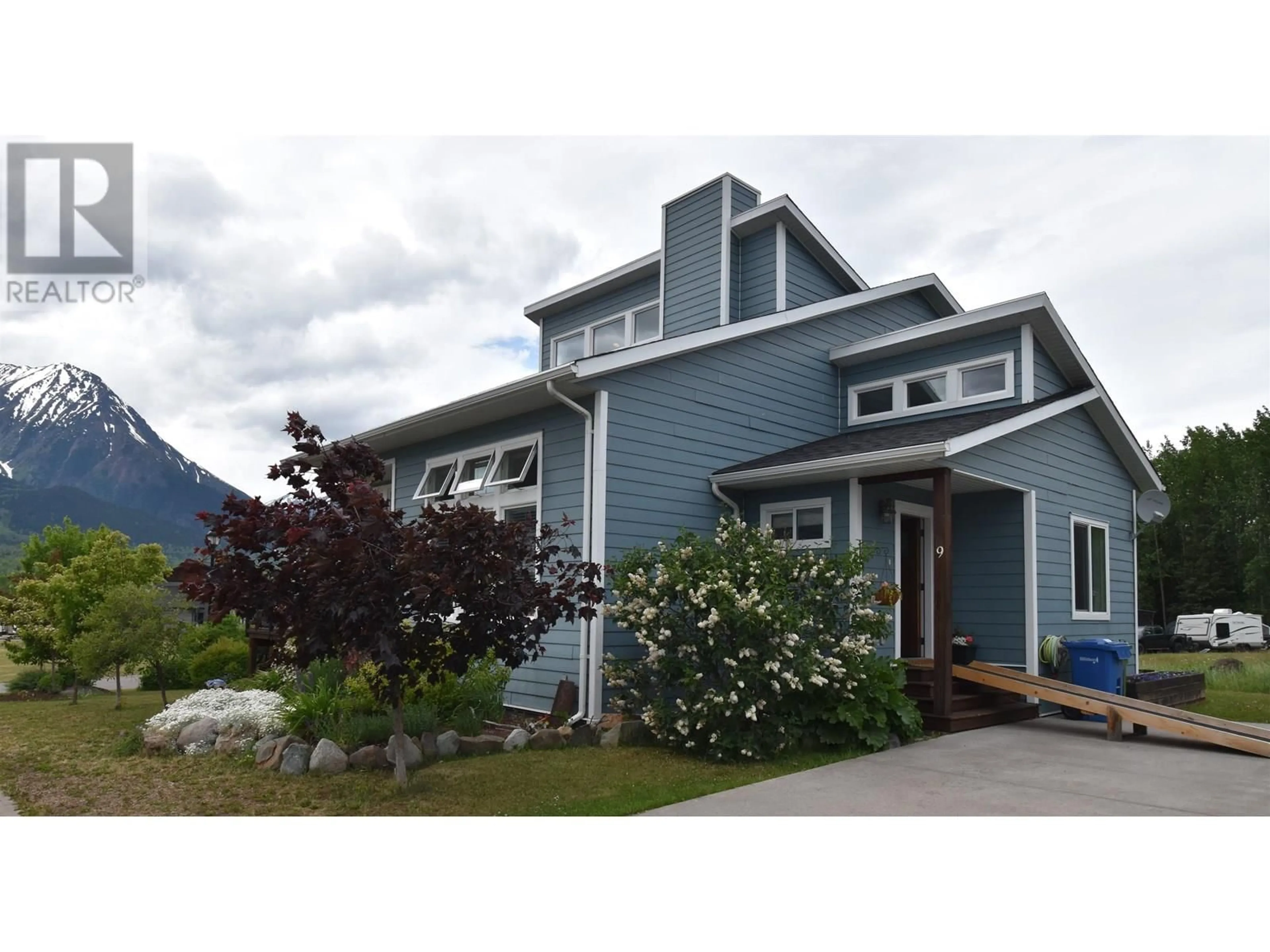 Home with vinyl exterior material, mountain view for 9 STARLITER WAY, Smithers British Columbia V0J2N2