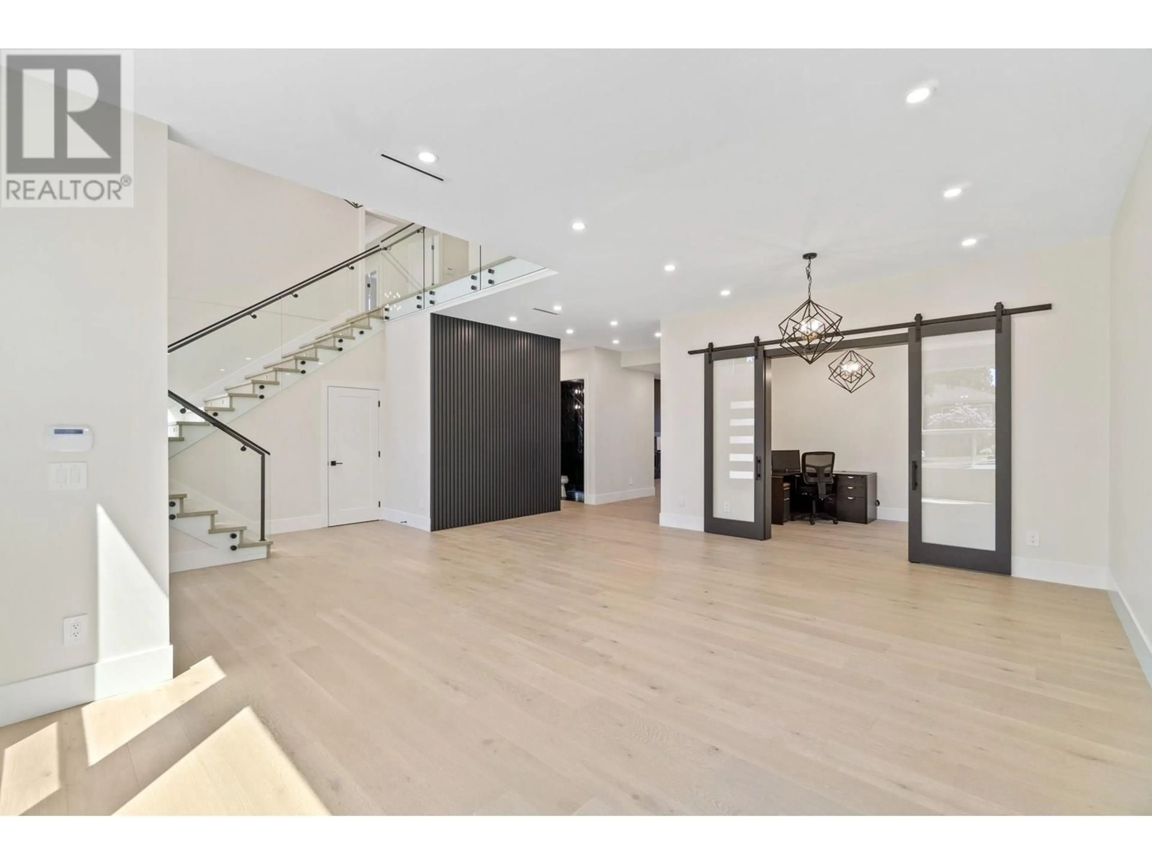 Indoor foyer for 841 RONDEAU STREET, Coquitlam British Columbia V3J5Z4