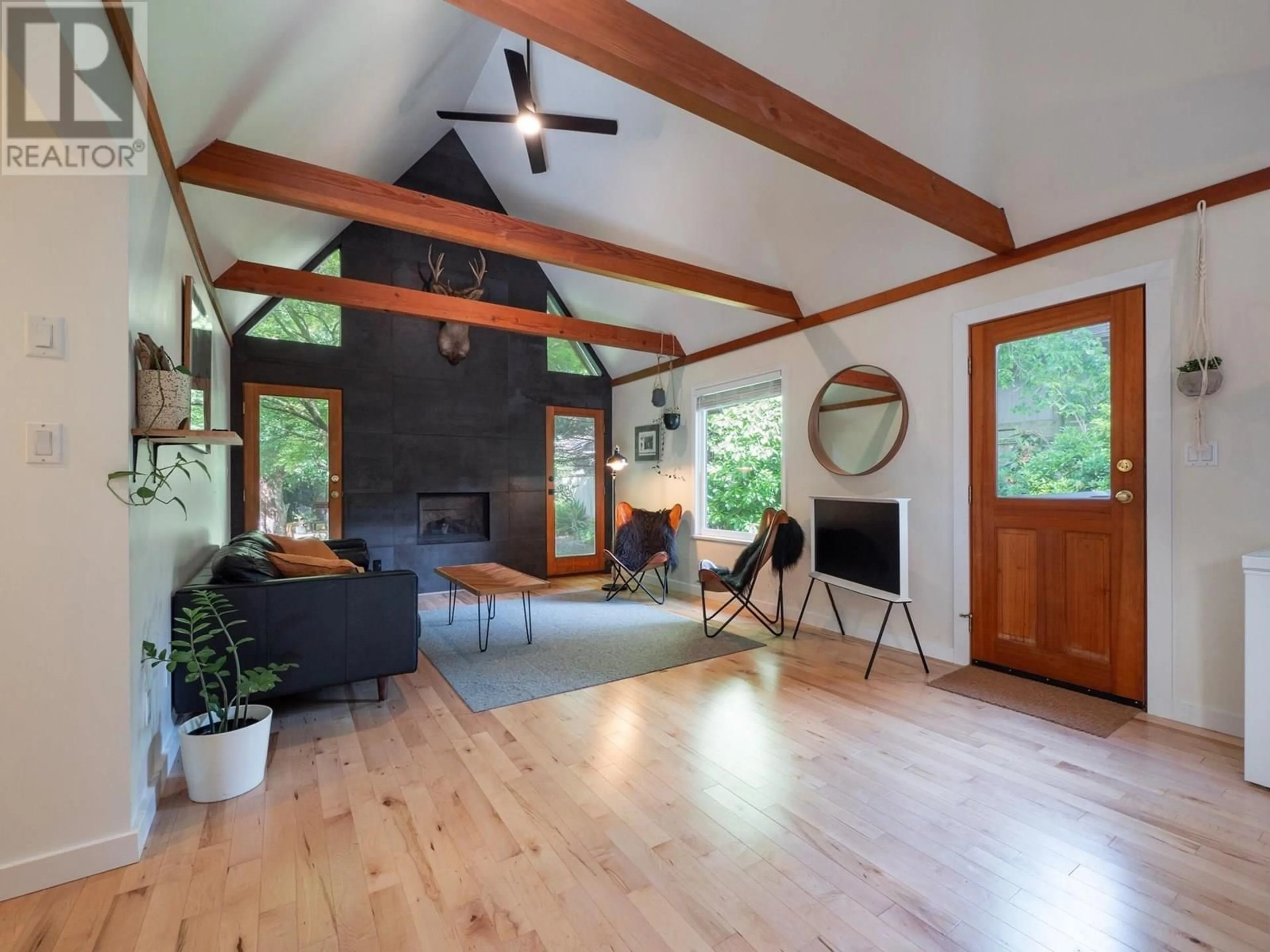 Living room with furniture, wood/laminate floor for 7922 REDROOFFS ROAD, Halfmoon Bay British Columbia V7Z1C6