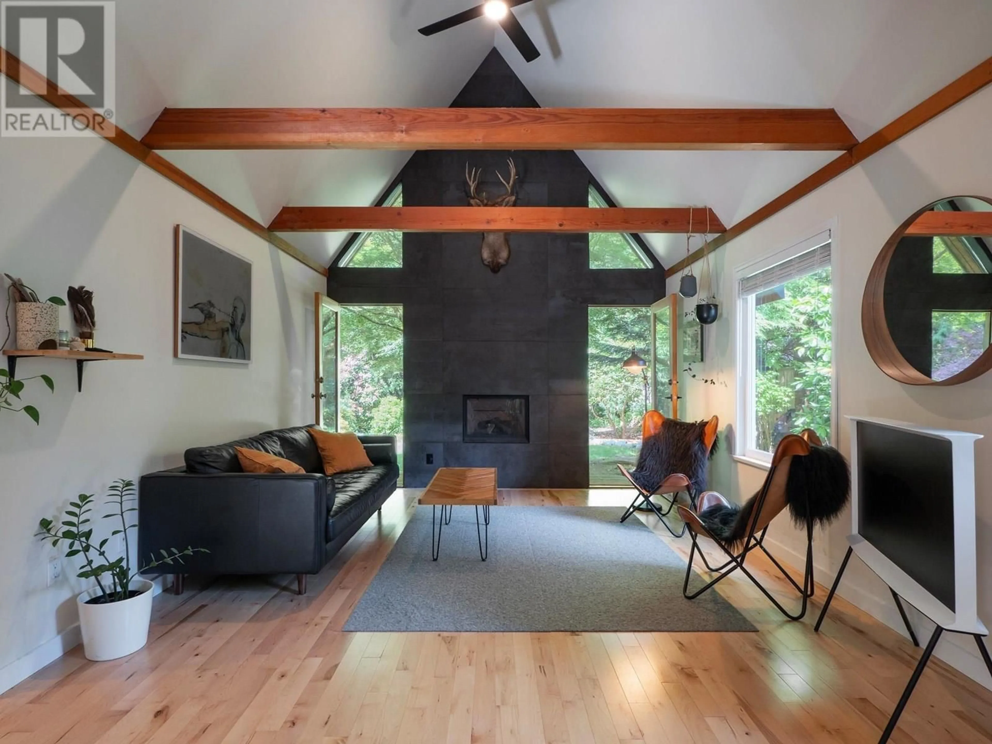 Living room with furniture, wood/laminate floor for 7922 REDROOFFS ROAD, Halfmoon Bay British Columbia V7Z1C6