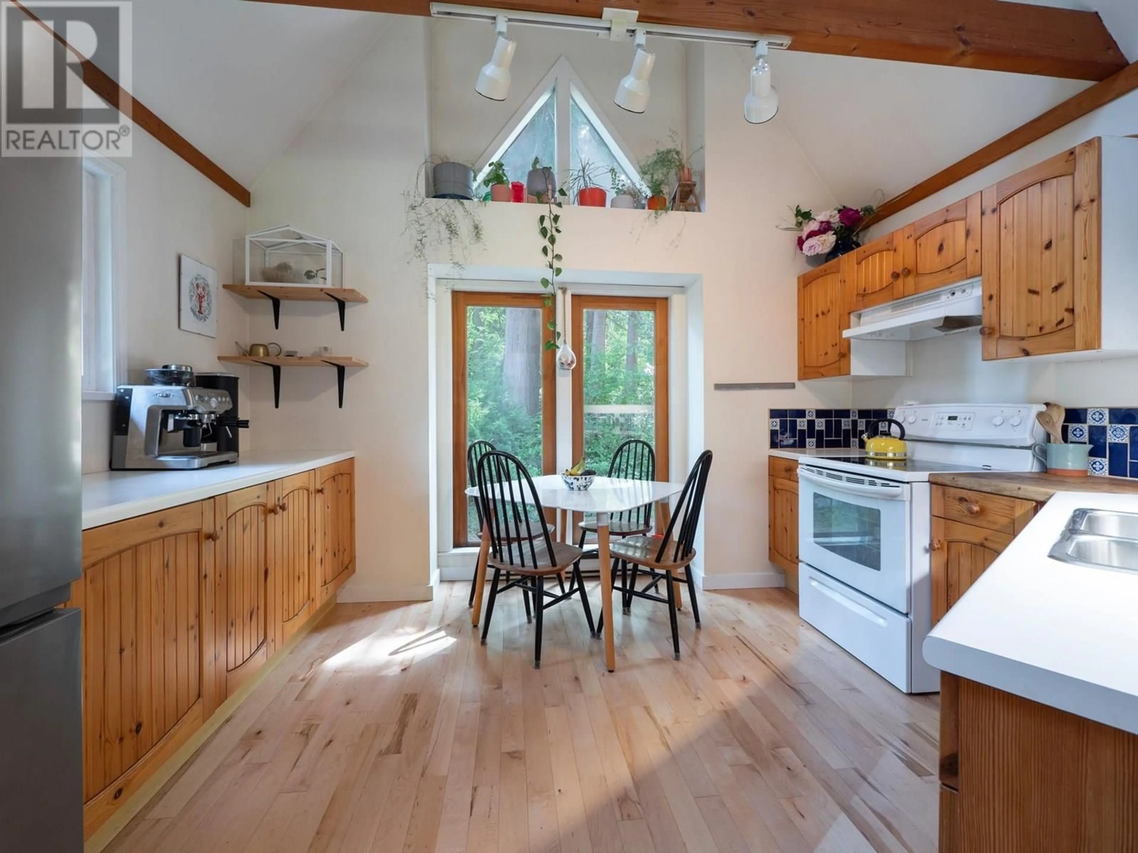 Open concept kitchen, wood/laminate floor for 7922 REDROOFFS ROAD, Halfmoon Bay British Columbia V7Z1C6