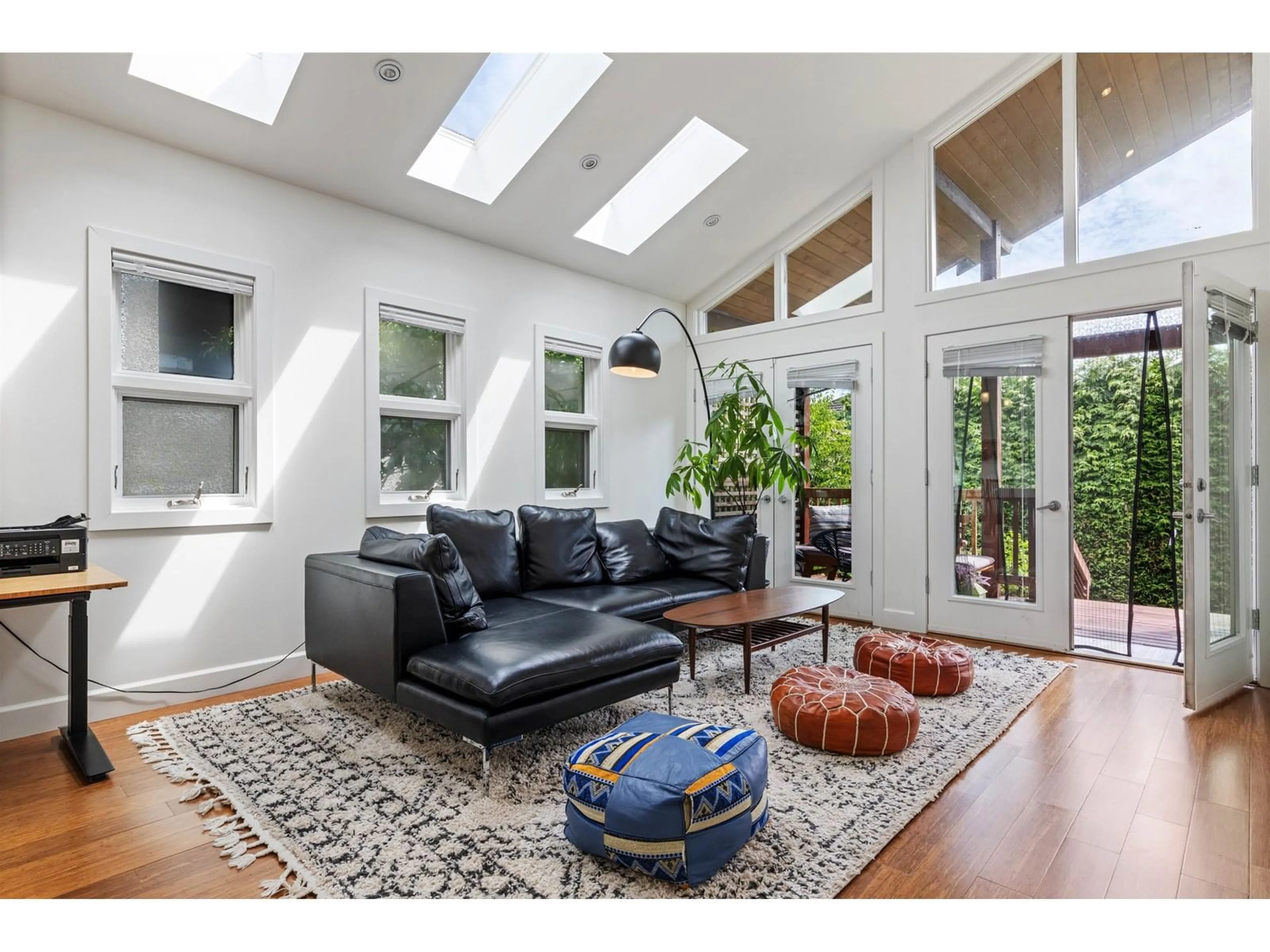 Living room with furniture, unknown for 13044 14, Surrey British Columbia V4A1G3