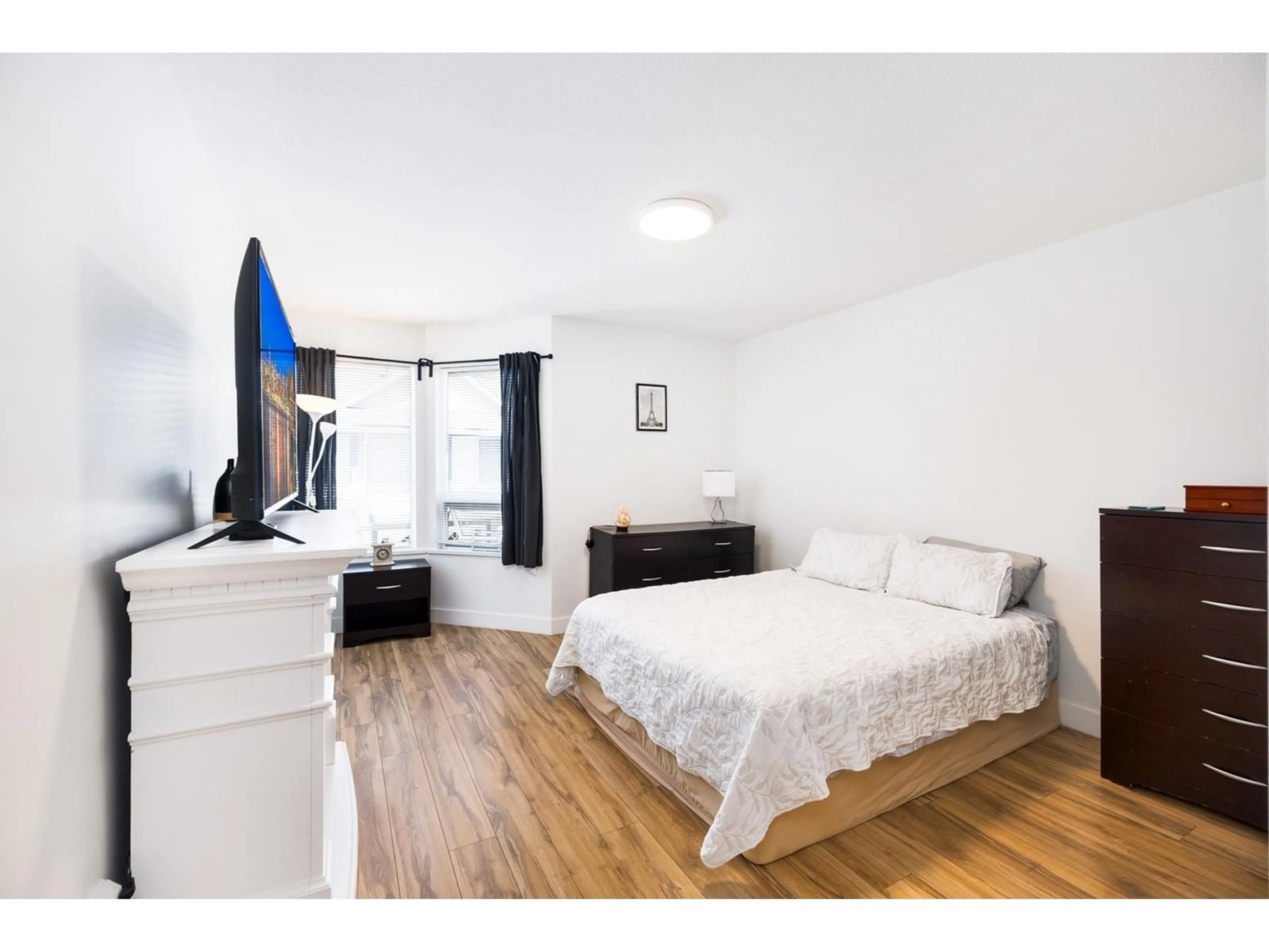 A pic of a room for 101 - 9295 122, Surrey British Columbia V3V4L4