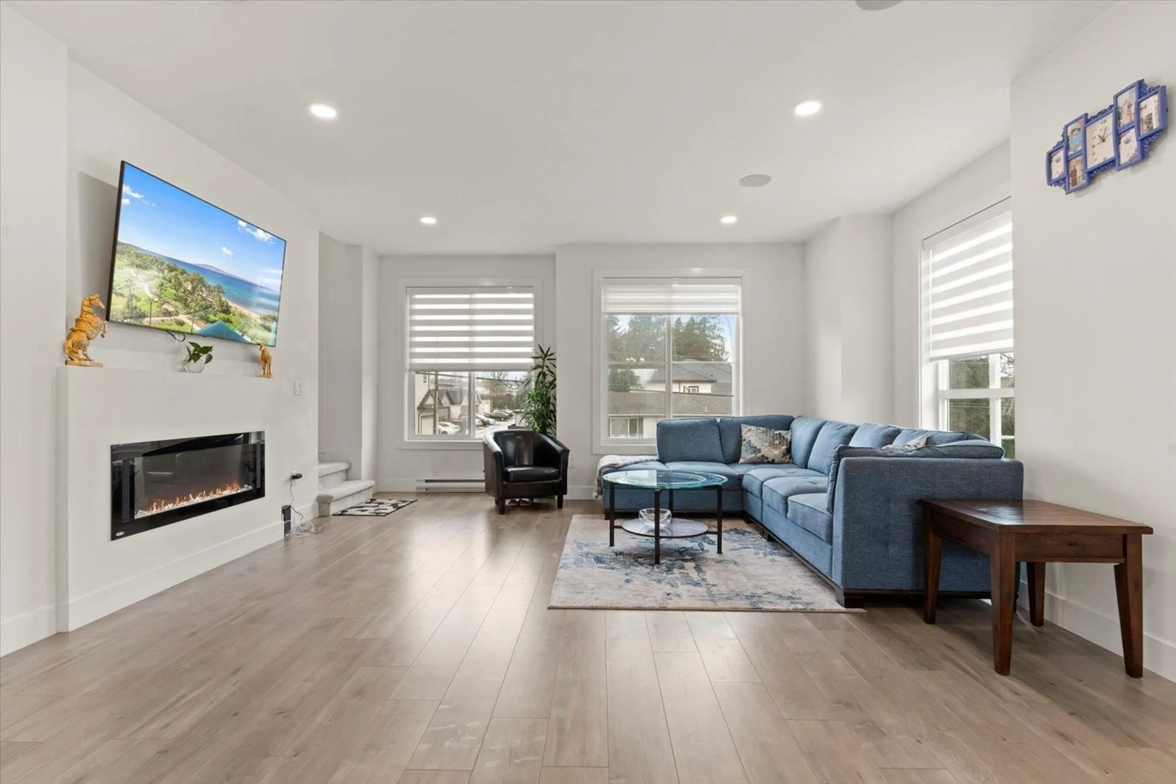 Living room with furniture, unknown for 6 - 5960 142, Surrey British Columbia V3X1C8