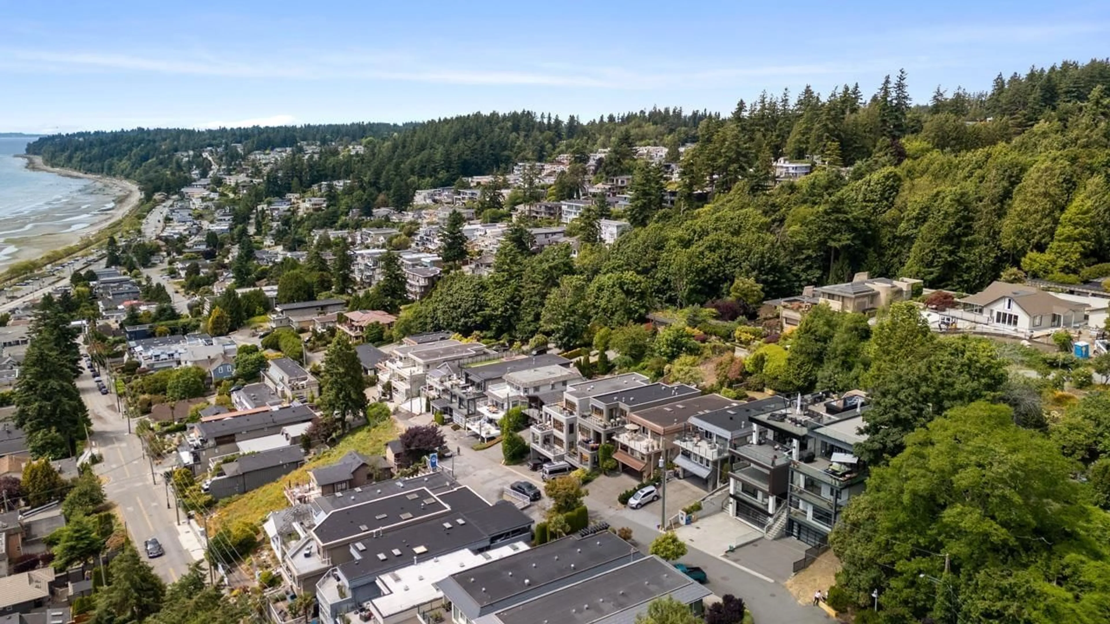 A pic from outside/outdoor area/front of a property/back of a property/a pic from drone, unknown for 14999 BLACKWOOD, White Rock British Columbia V4B2A8