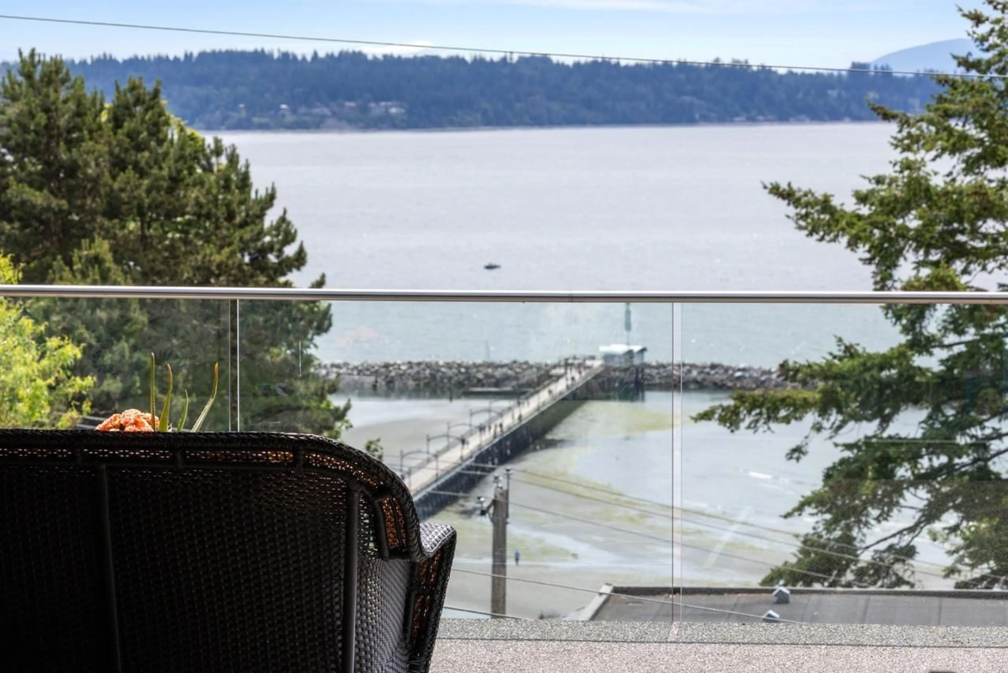 Patio, water/lake/river/ocean view for 14999 BLACKWOOD, White Rock British Columbia V4B2A8
