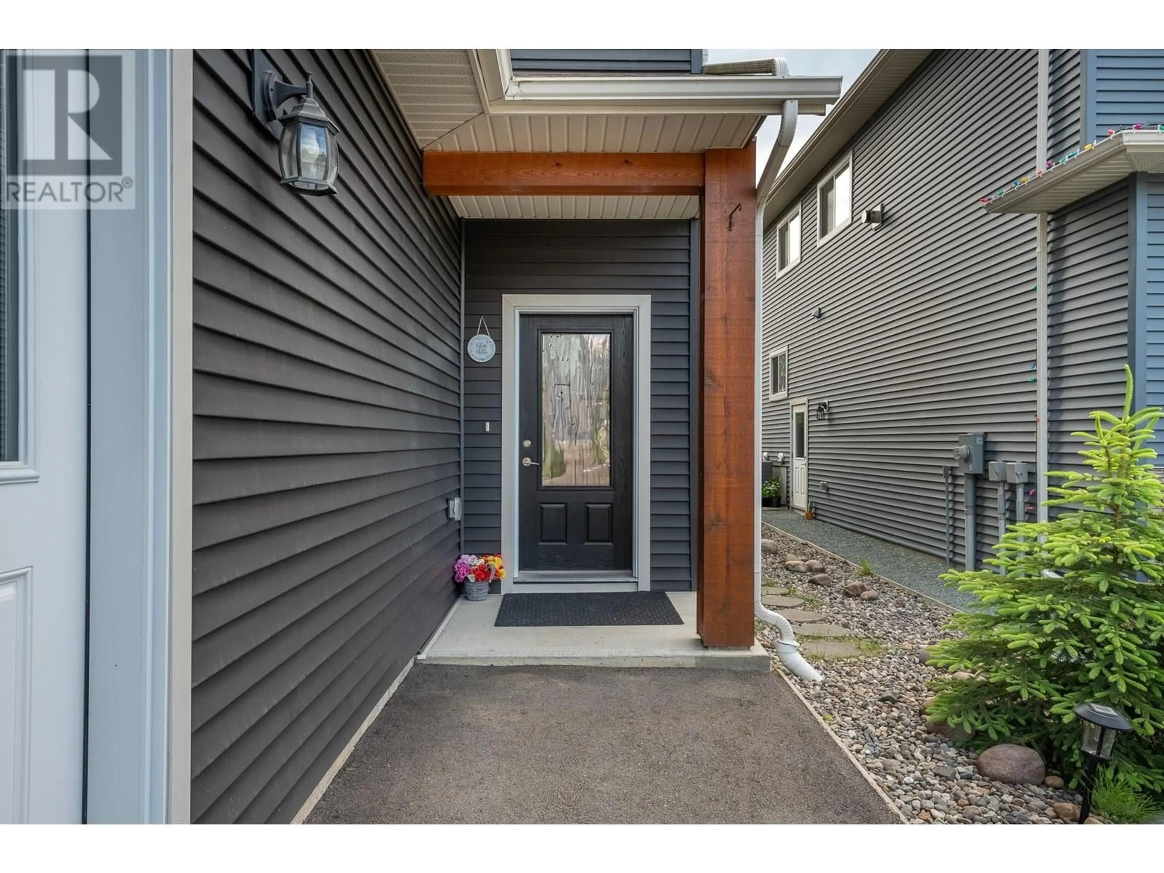 Indoor entryway for 7669 CREEKSIDE WAY, Prince George British Columbia V2N0C2