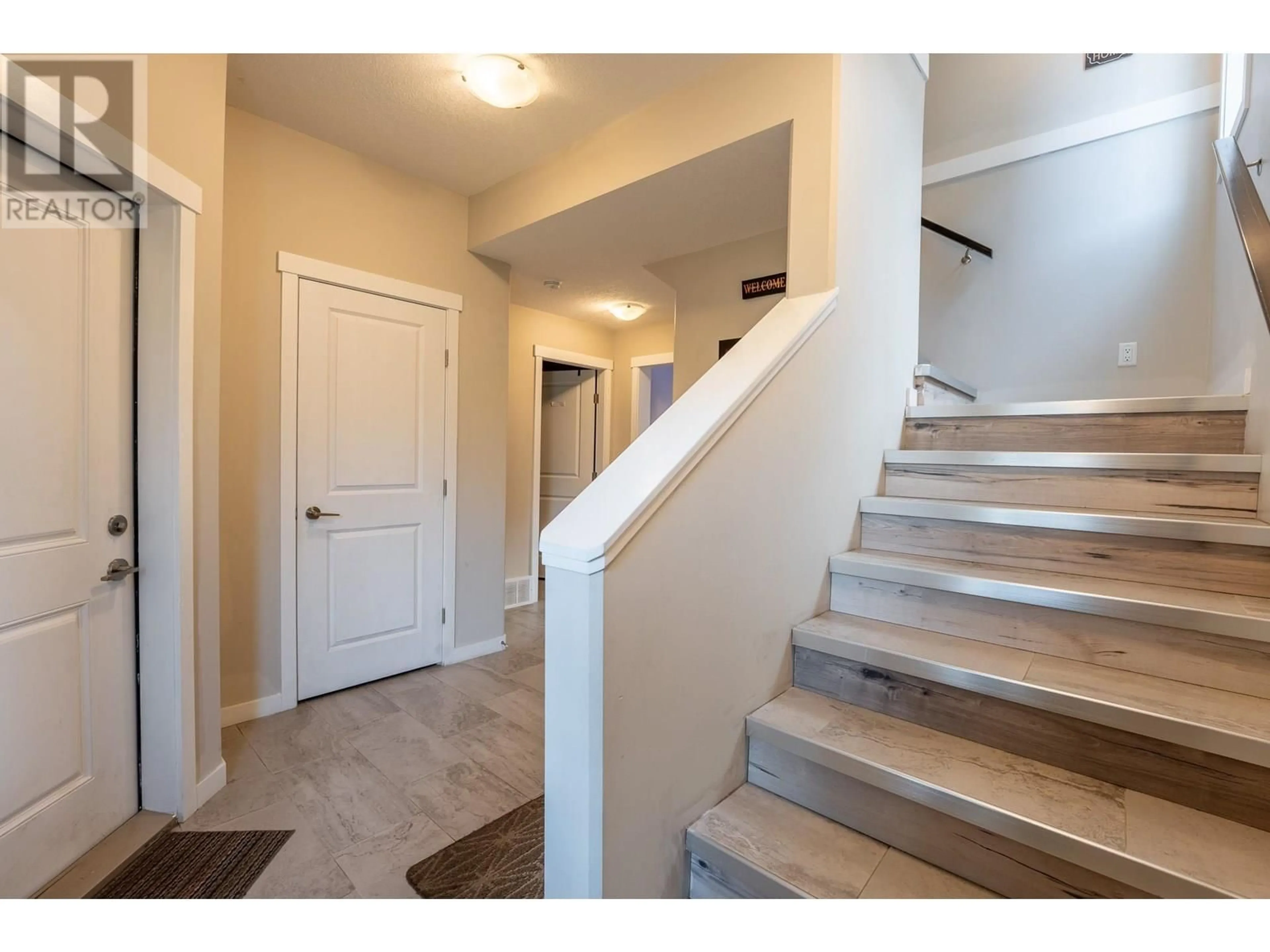 Indoor entryway for 7669 CREEKSIDE WAY, Prince George British Columbia V2N0C2