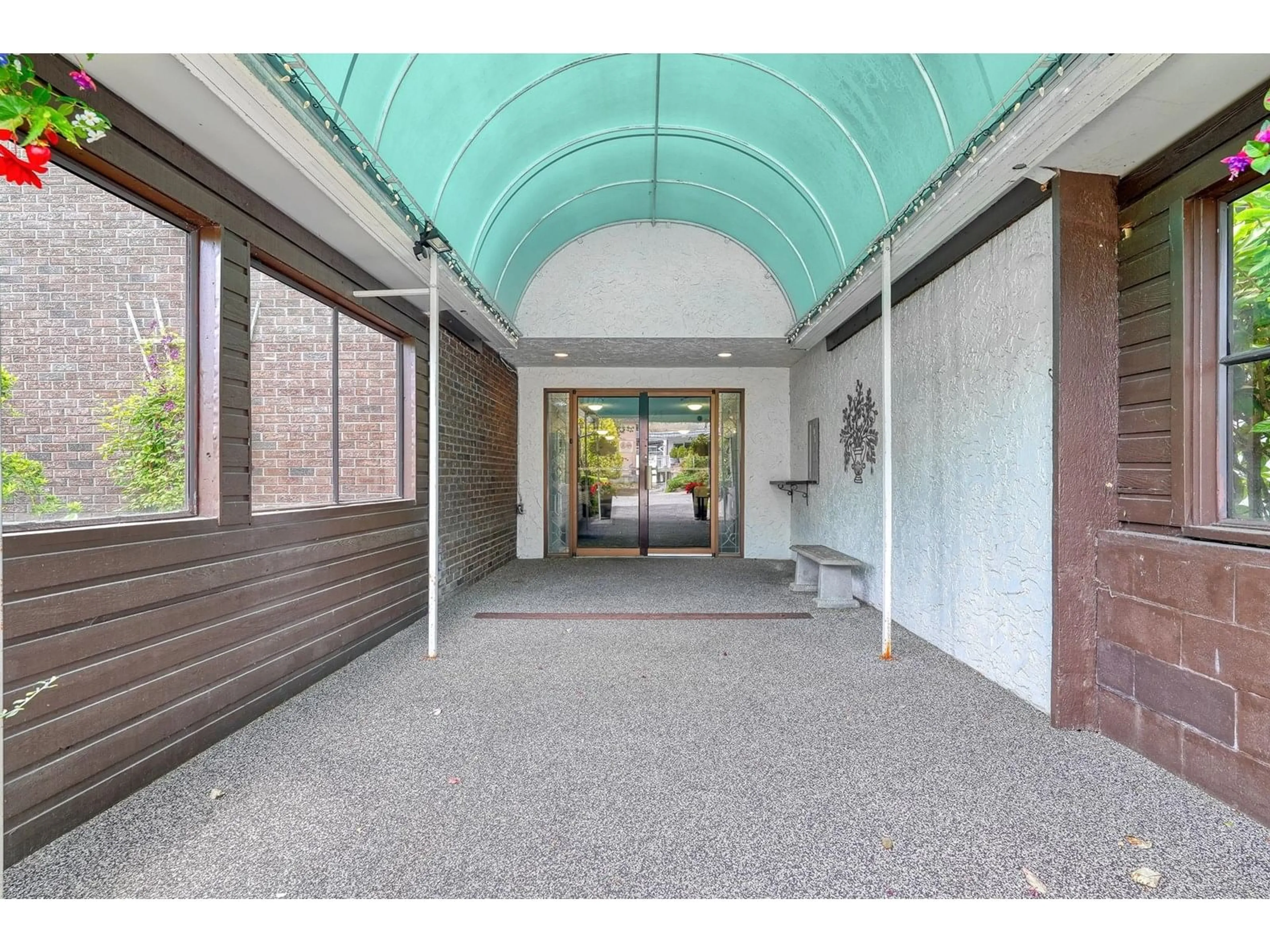 Indoor foyer for 302 - 1521 BLACKWOOD, White Rock British Columbia V4B3V6
