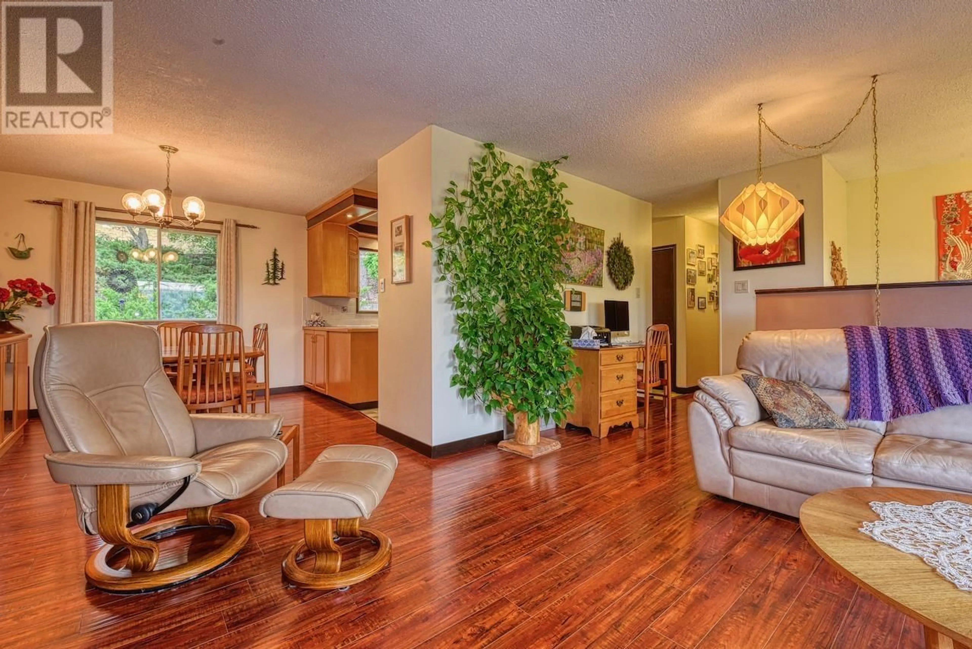 Living room with furniture, wood/laminate floor for 1195 TOWER CRESCENT, Williams Lake British Columbia V2G1A6