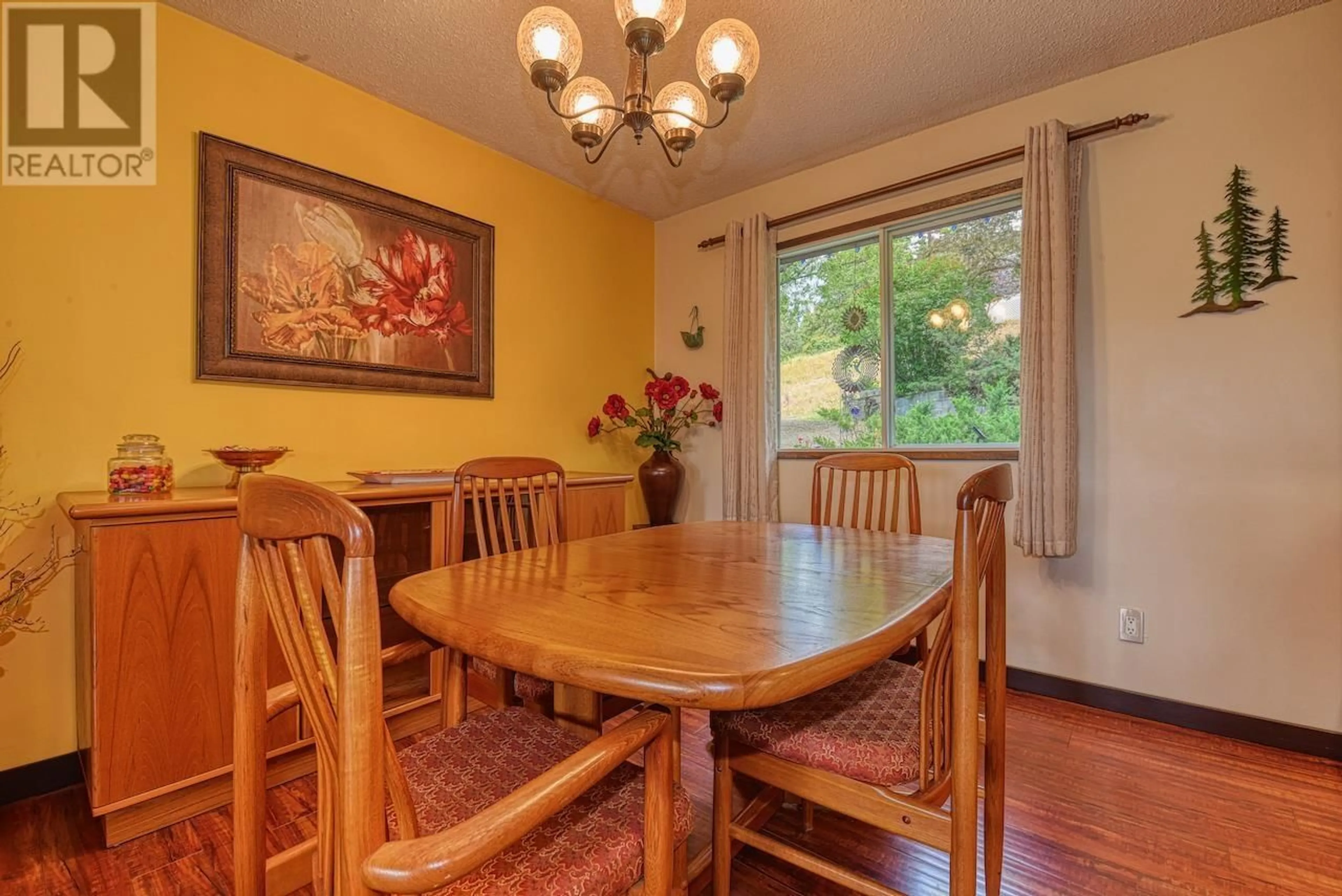 Dining room, wood/laminate floor for 1195 TOWER CRESCENT, Williams Lake British Columbia V2G1A6