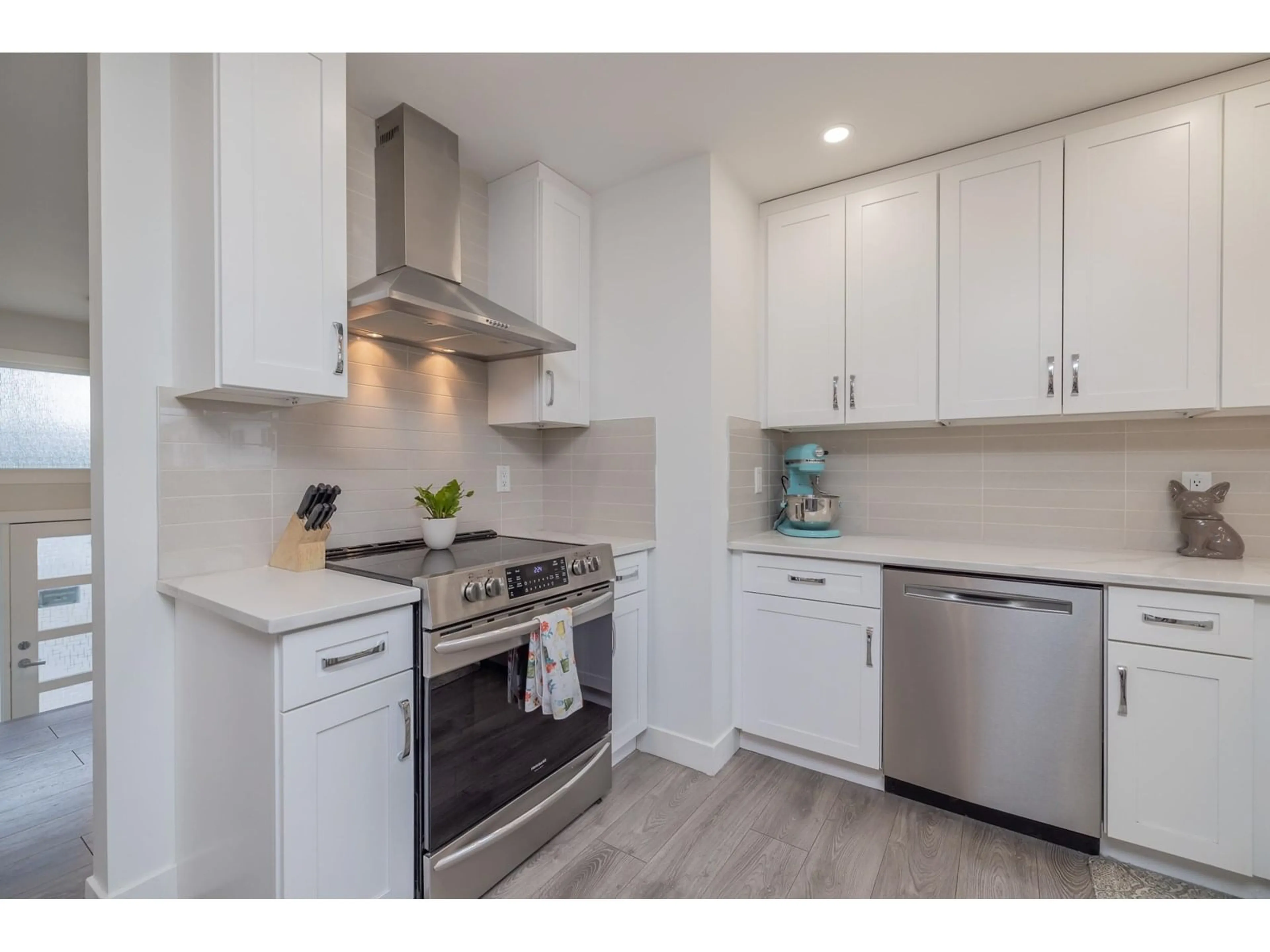 Open concept kitchen, unknown for 32073 WESTVIEW, Mission British Columbia V2V1X7