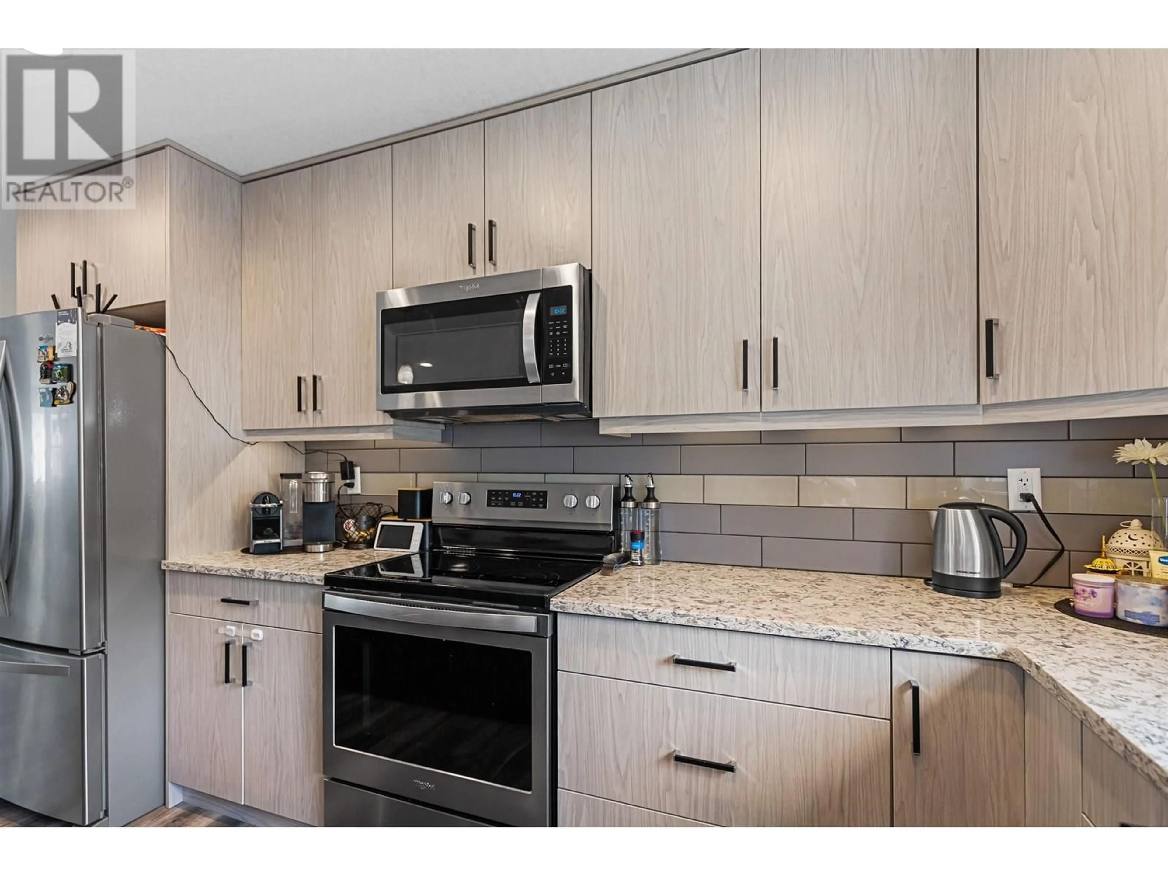 Standard kitchen, unknown for 7645 CREEKSIDE WAY, Prince George British Columbia V2N0C2