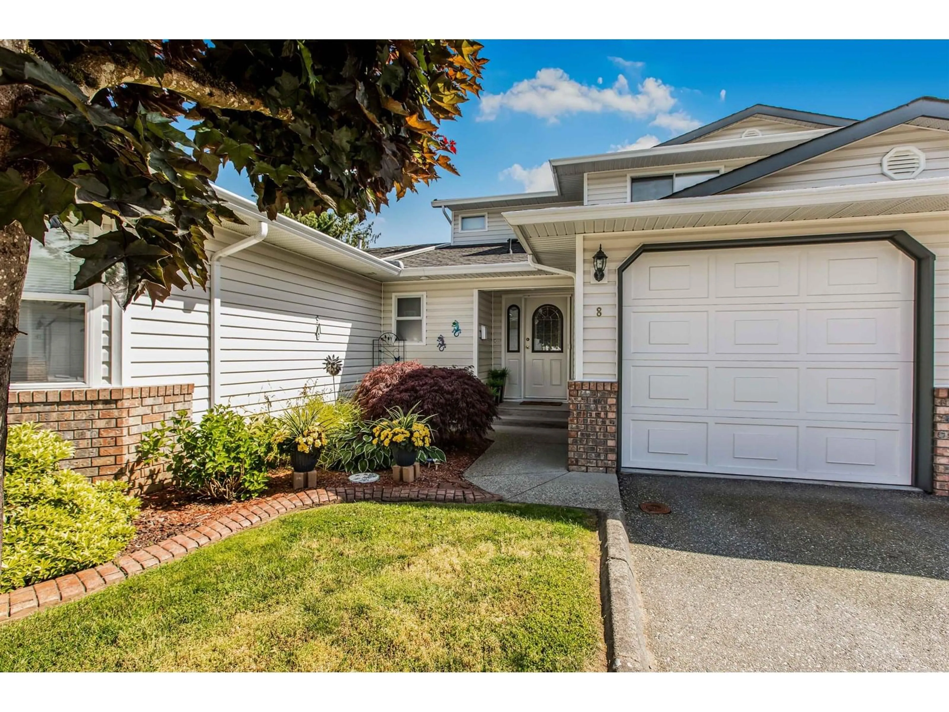 Home with vinyl exterior material, street for 8 - 32861 SHIKAZE, Mission British Columbia V2V6M6