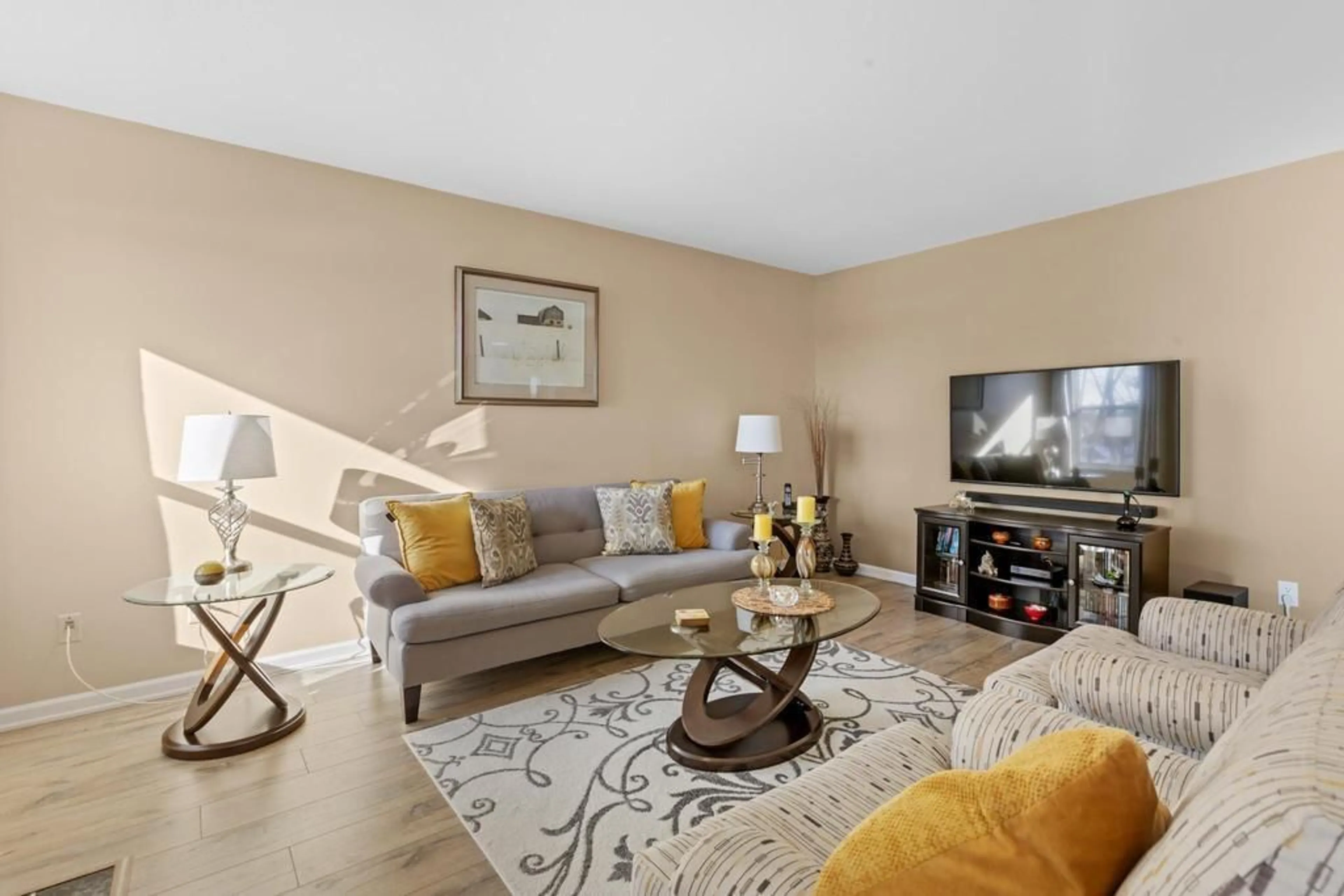 Living room with furniture, unknown for 8 - 32861 SHIKAZE, Mission British Columbia V2V6M6