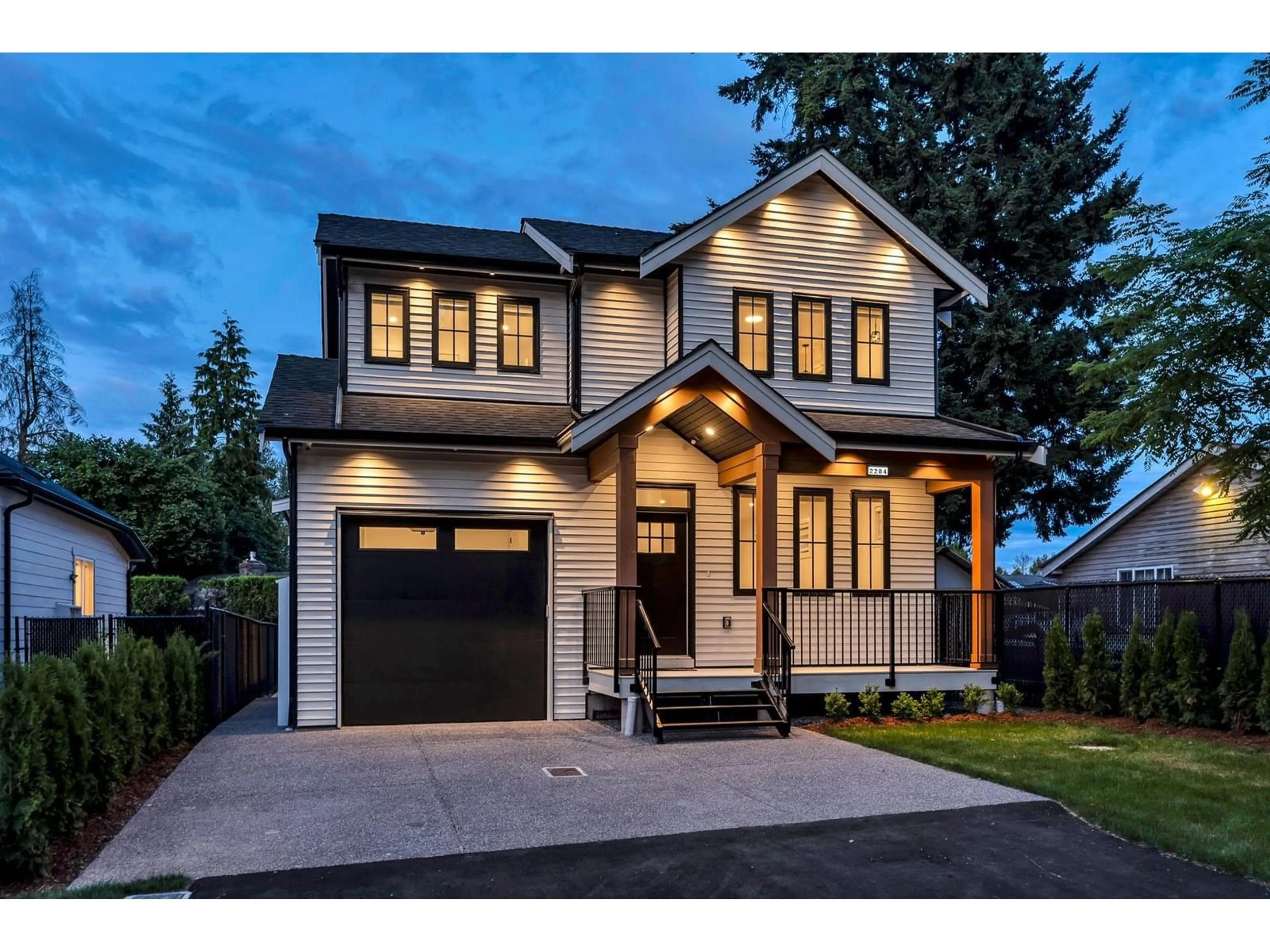 Home with vinyl exterior material, street for 2284 MOULDSTADE, Abbotsford British Columbia V2S3X4