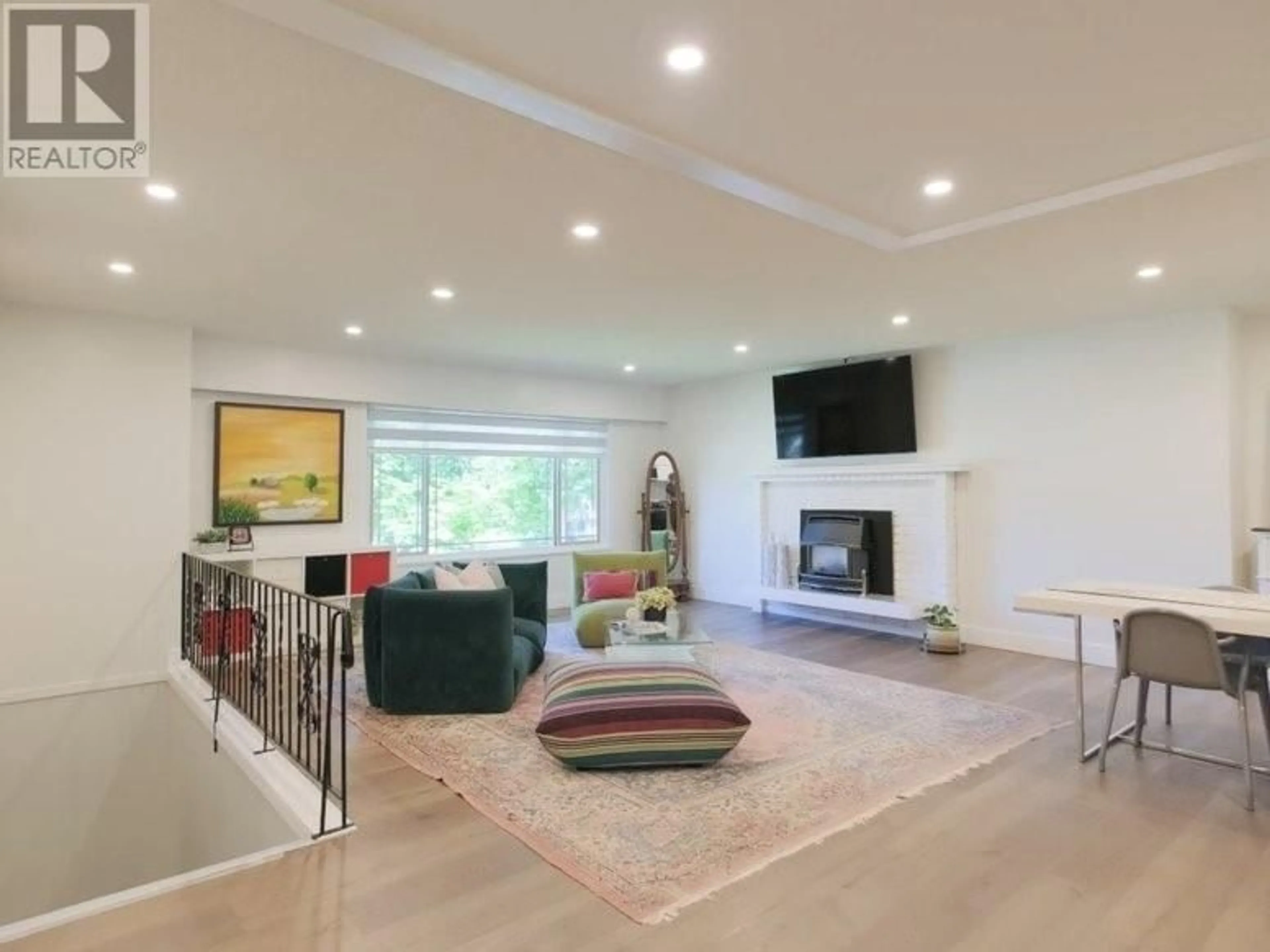 Living room with furniture, unknown for 3796 ST. THOMAS STREET, Port Coquitlam British Columbia V3B2Z5