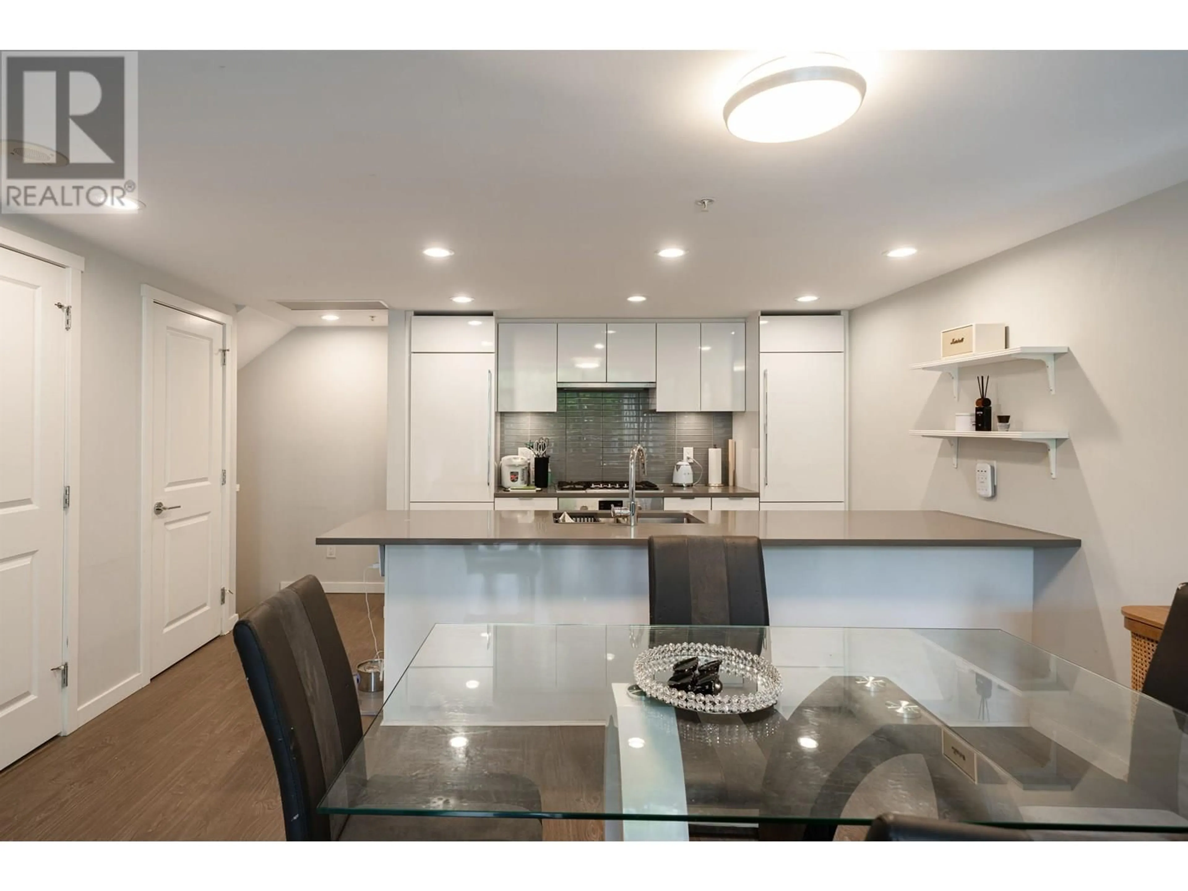 Open concept kitchen, unknown for 120 - 3333 BROWN ROAD, Richmond British Columbia V6X0P6
