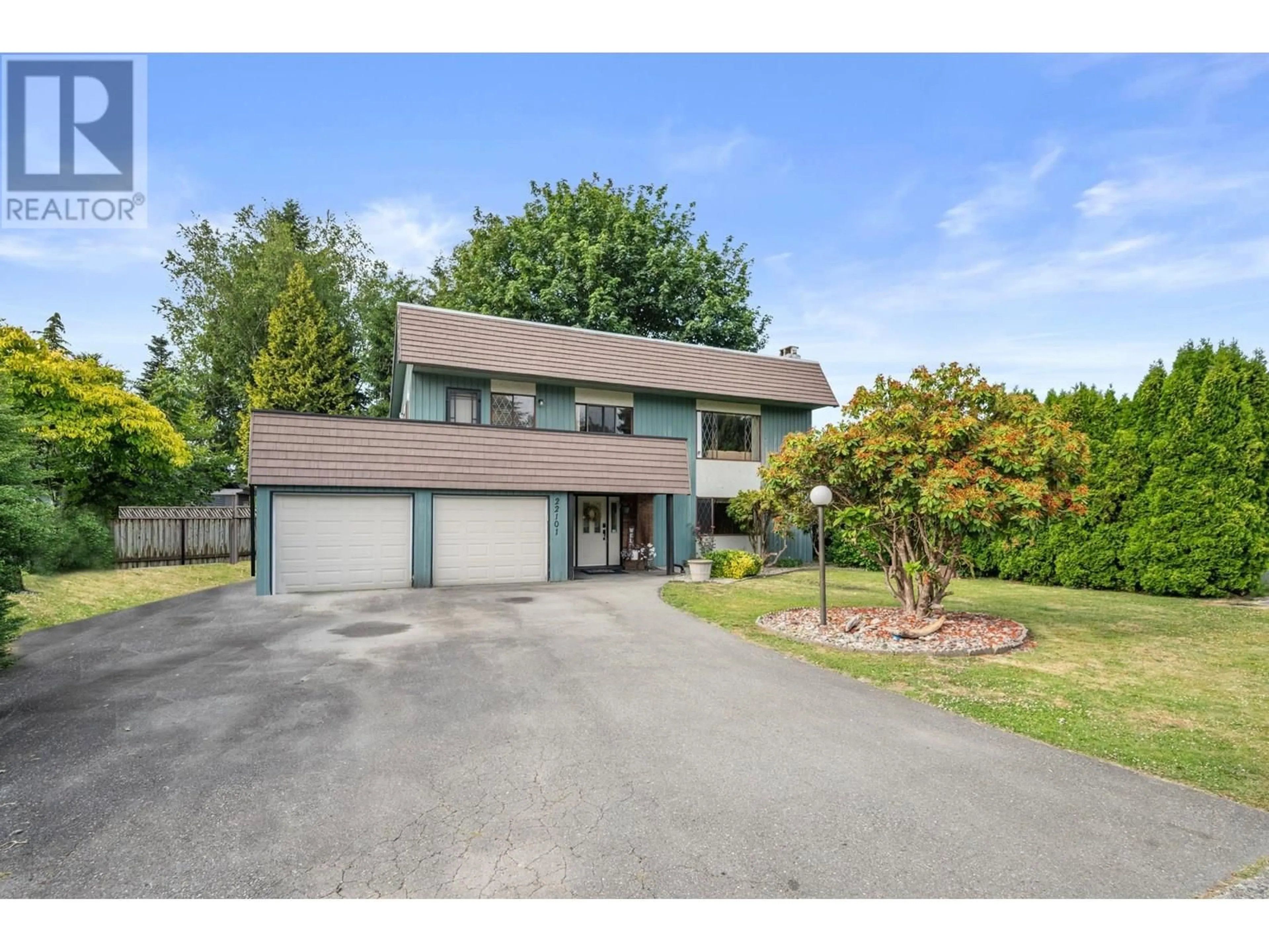 A pic from outside/outdoor area/front of a property/back of a property/a pic from drone, street for 22101 CANUCK CRESCENT, Maple Ridge British Columbia V2X4G1