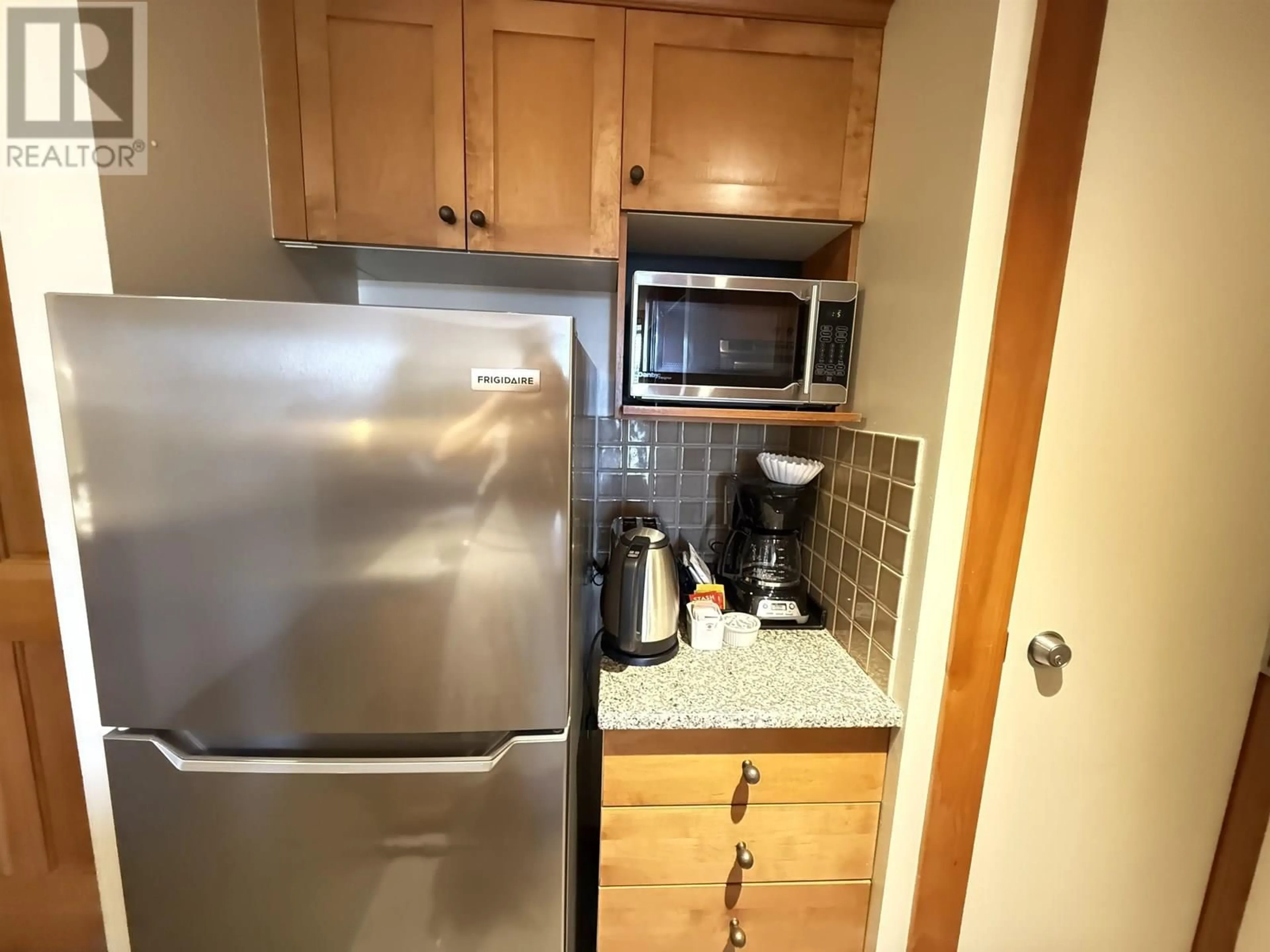 Standard kitchen, unknown for 620 - 4320 SUNDIAL CRESCENT, Whistler British Columbia V8E1G6