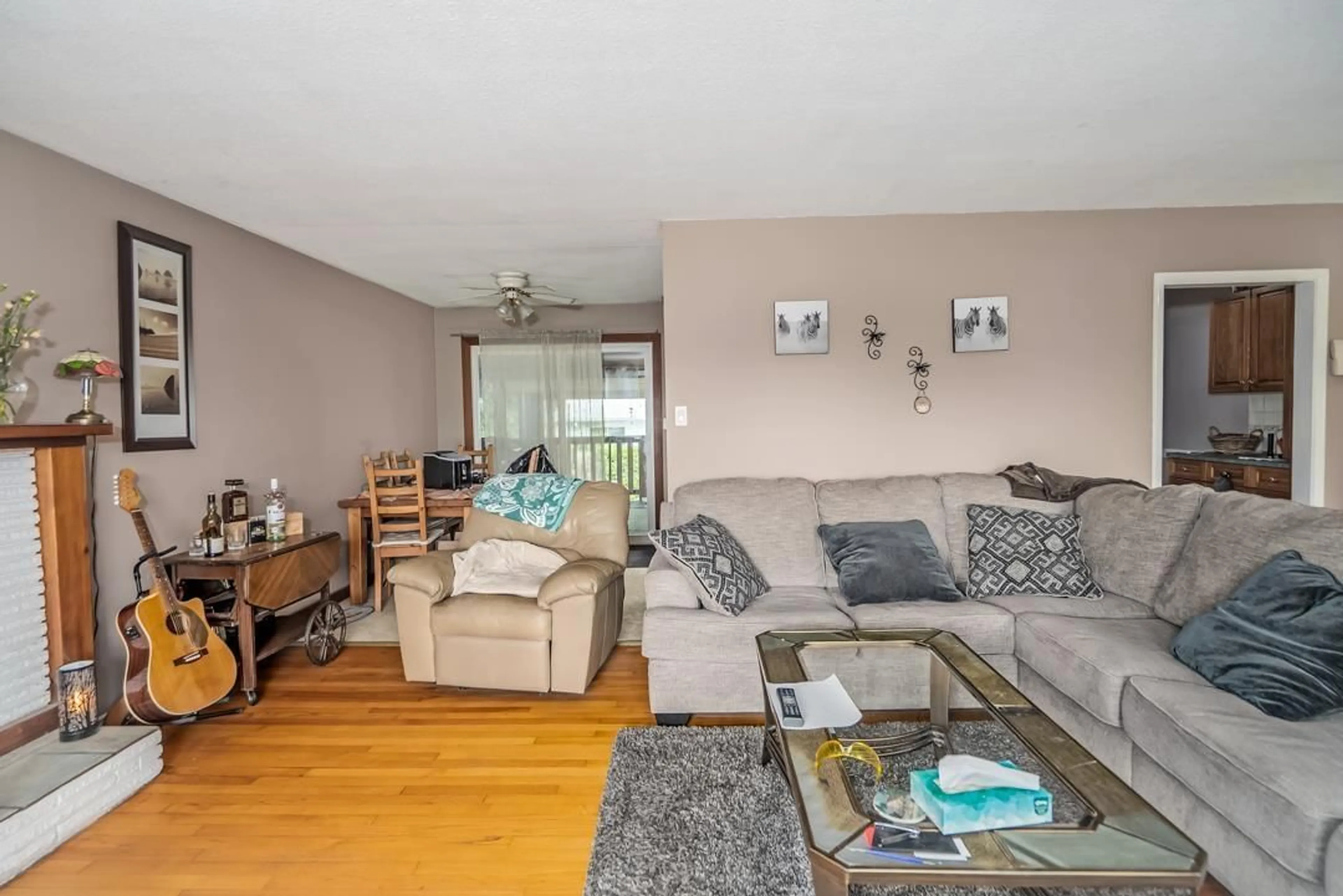 Living room with furniture, wood/laminate floor for 34661 OLD CLAYBURN, Abbotsford British Columbia V2S4H5