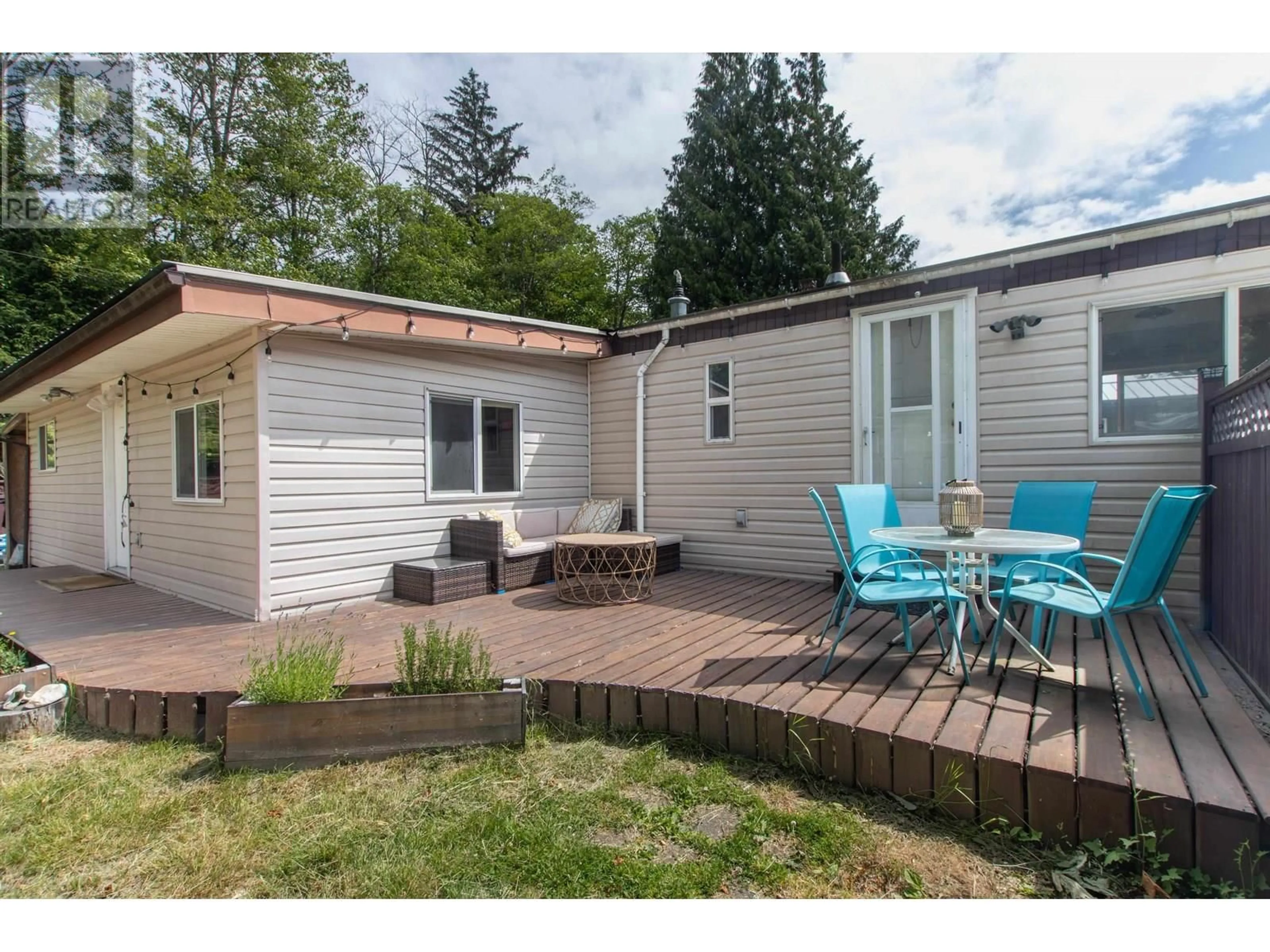Patio, street for 29 - 40157 GOVERNMENT ROAD, Squamish British Columbia V8B0N7