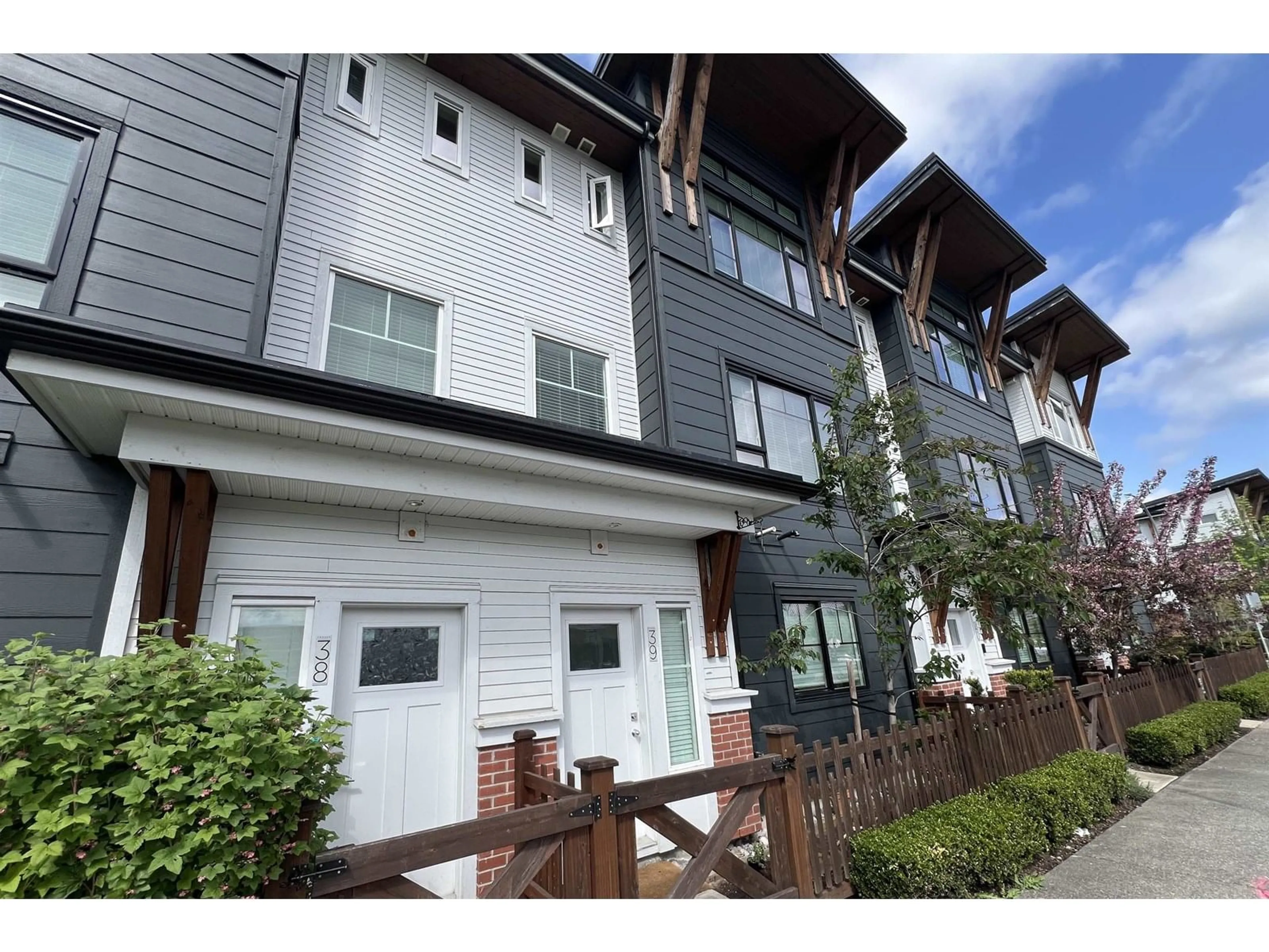 Patio, street for 39 - 22128 48A, Langley British Columbia V3A0L6