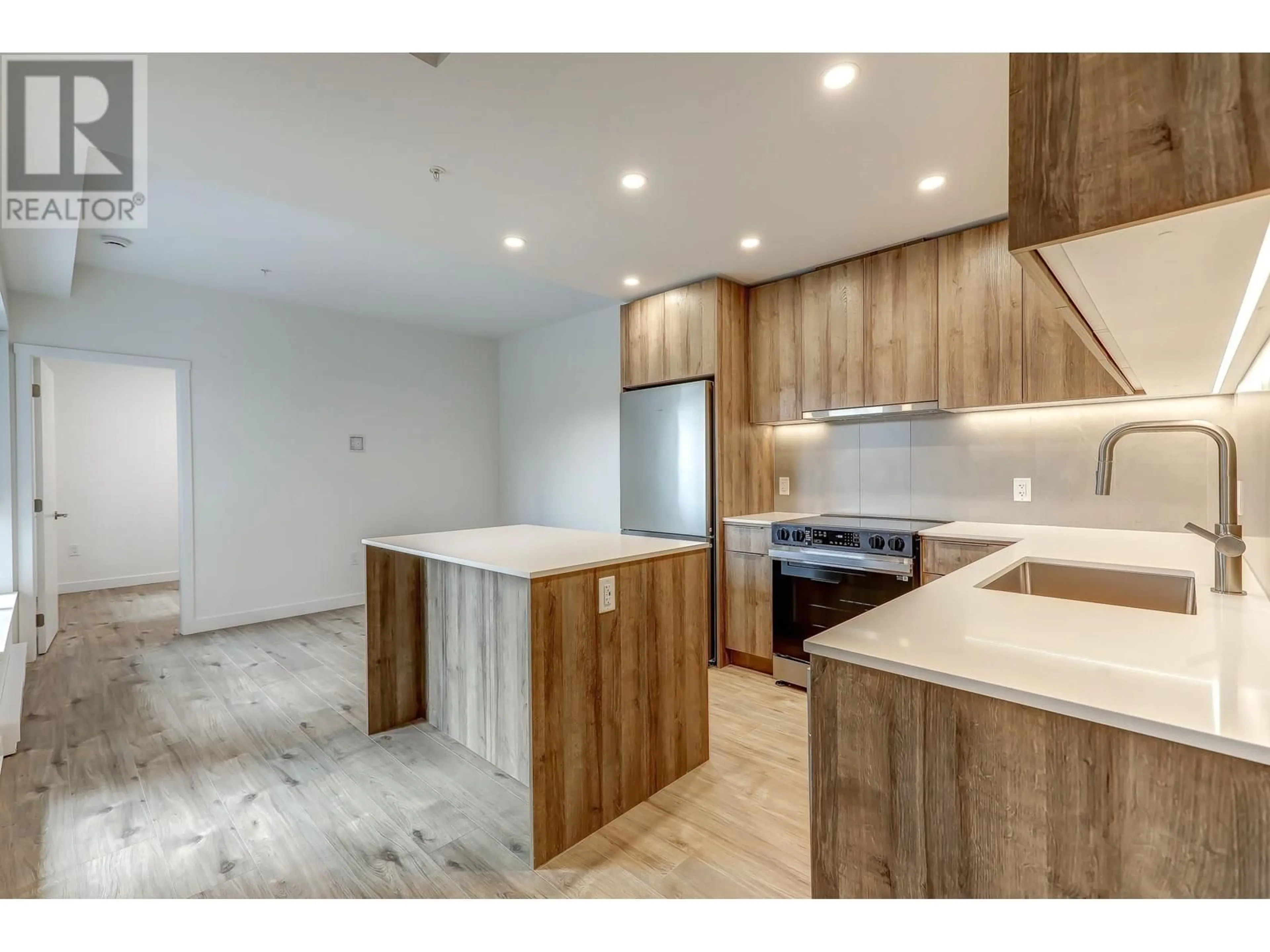 Open concept kitchen, unknown for 517 - 3594 MALSUM DRIVE, North Vancouver British Columbia V7G0B5