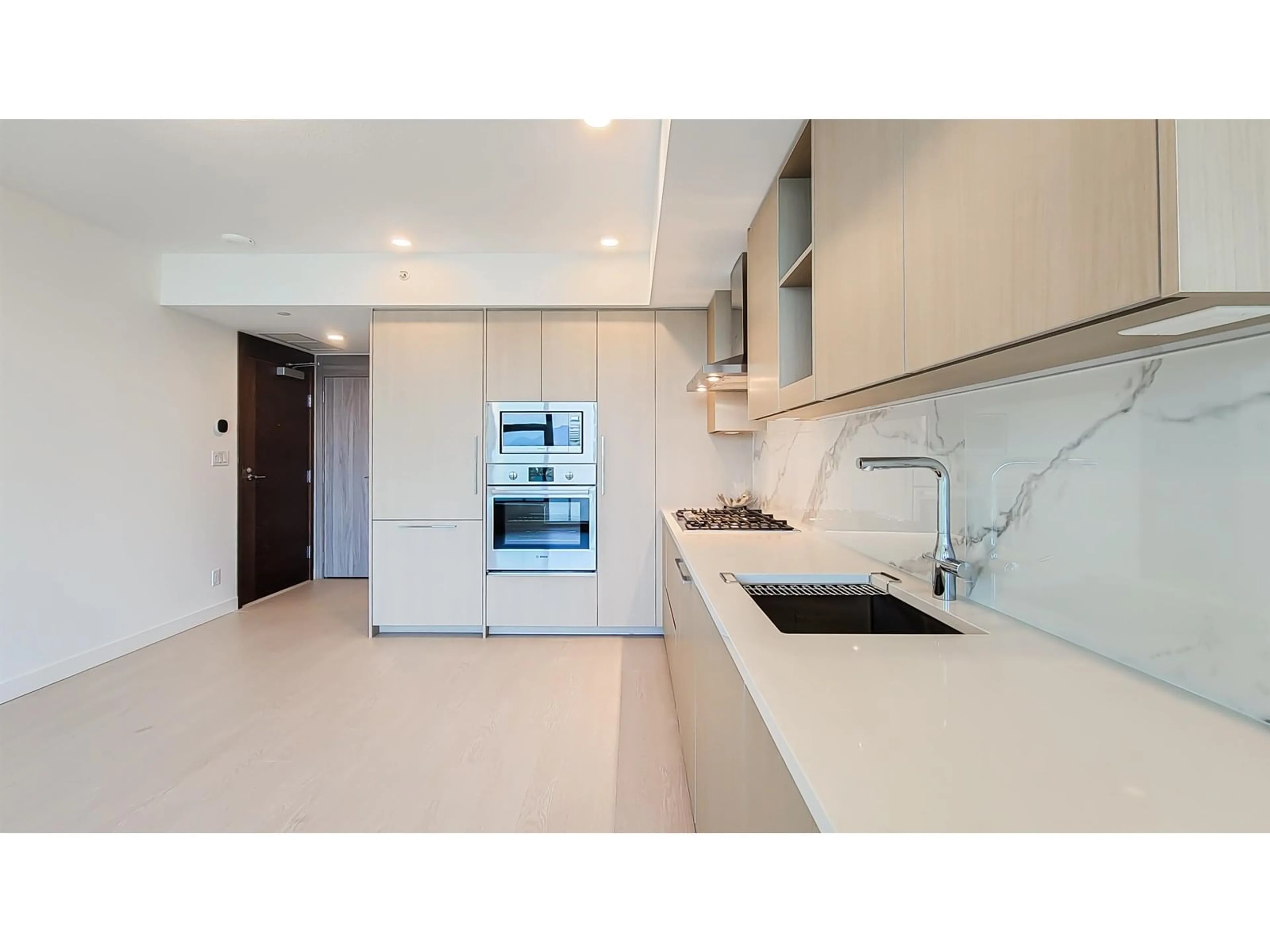 Open concept kitchen, ceramic/tile floor for 2109 - 13768 100, Surrey British Columbia V3T0V2