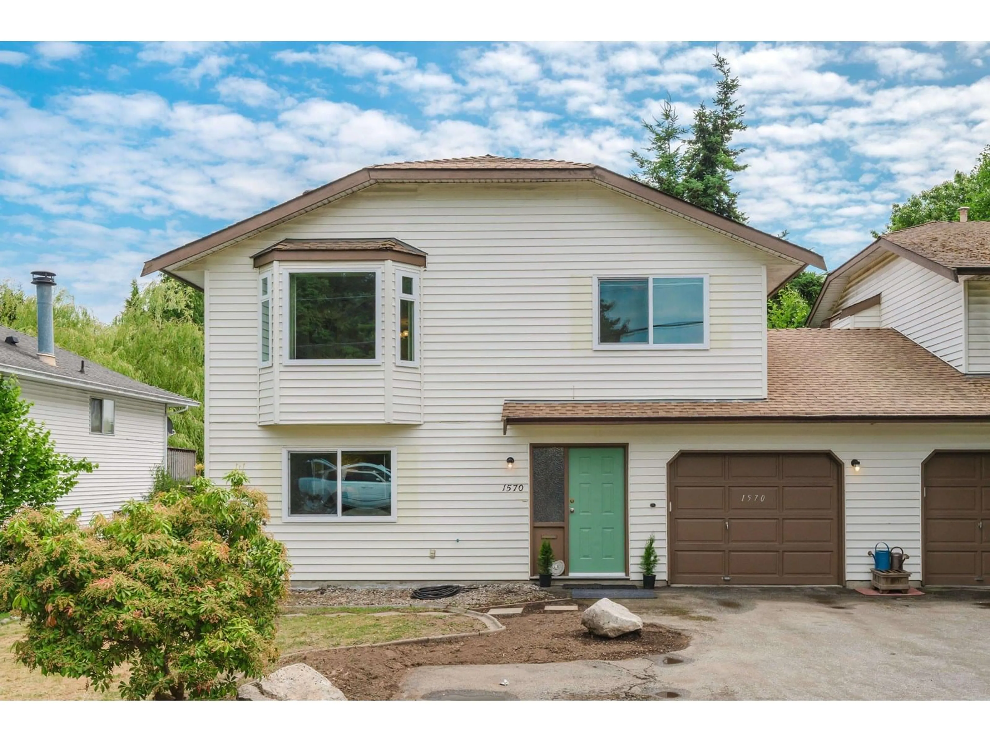 Home with brick exterior material, street for 1570 161, Surrey British Columbia V4A4X8