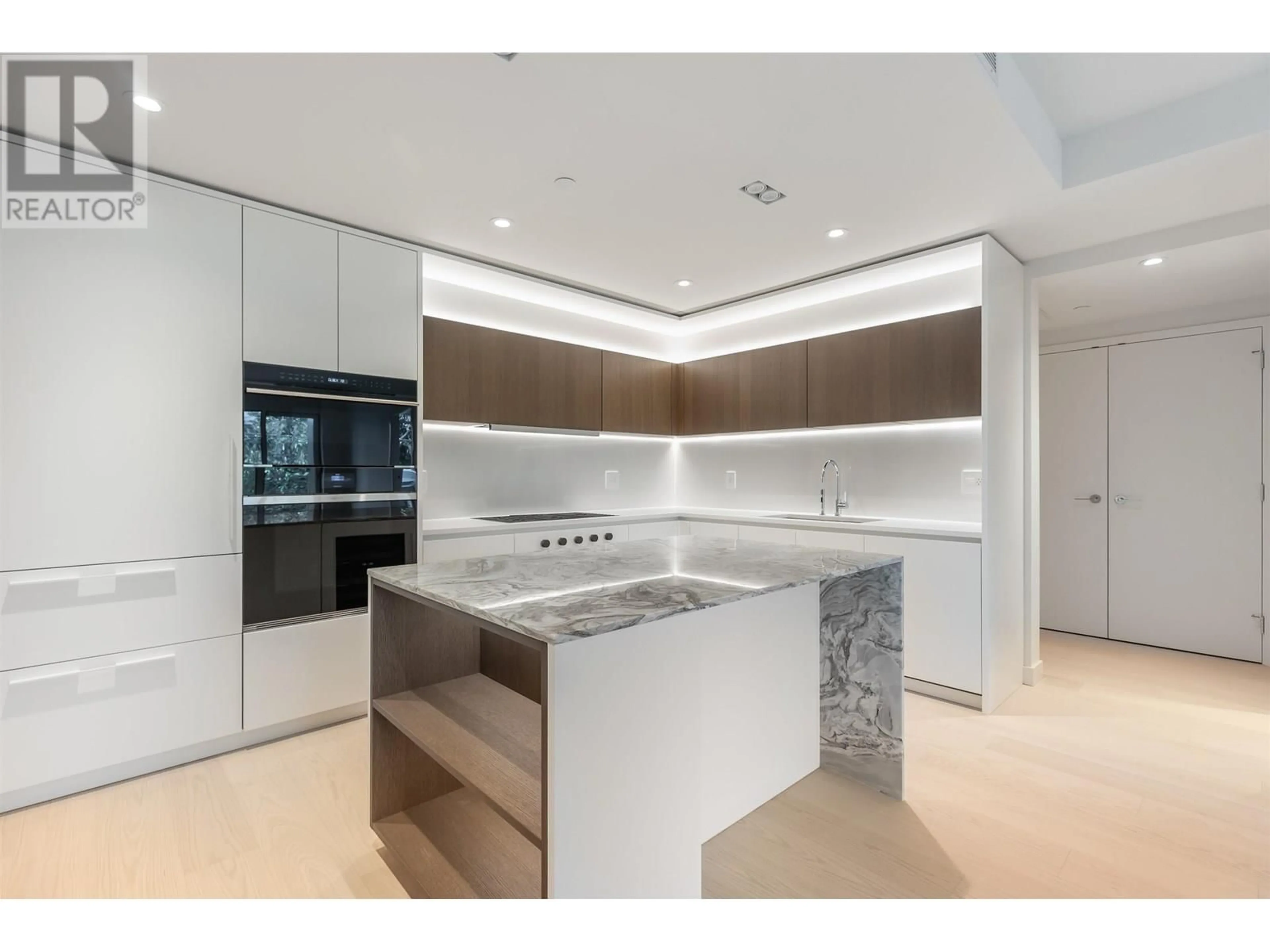 Contemporary kitchen, unknown for 303 - 3596 WEST 28TH AVENUE, Vancouver British Columbia V6S2G5