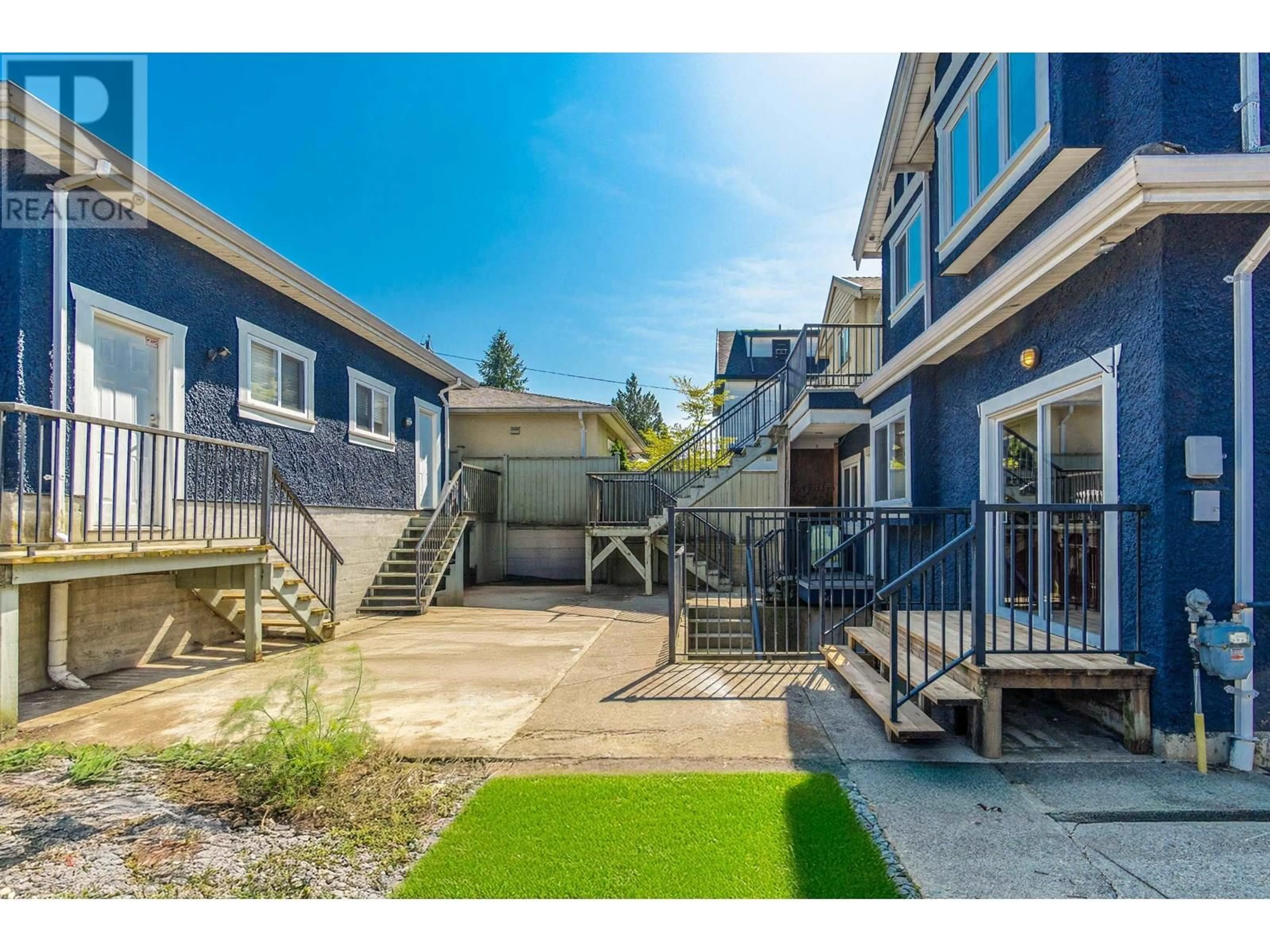 Unknown for 3394 SEAFORTH DRIVE, Vancouver British Columbia V5M4C5