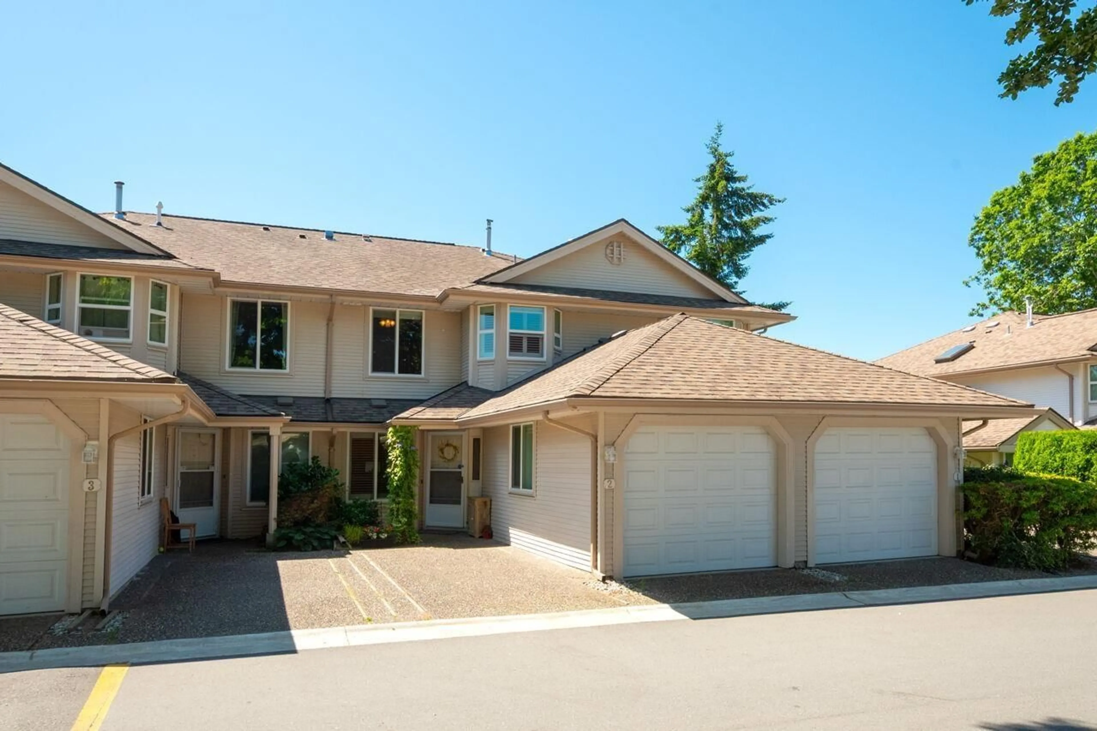 A pic from outside/outdoor area/front of a property/back of a property/a pic from drone, street for 2 - 9045 WALNUT GROVE, Langley British Columbia V1M2E1