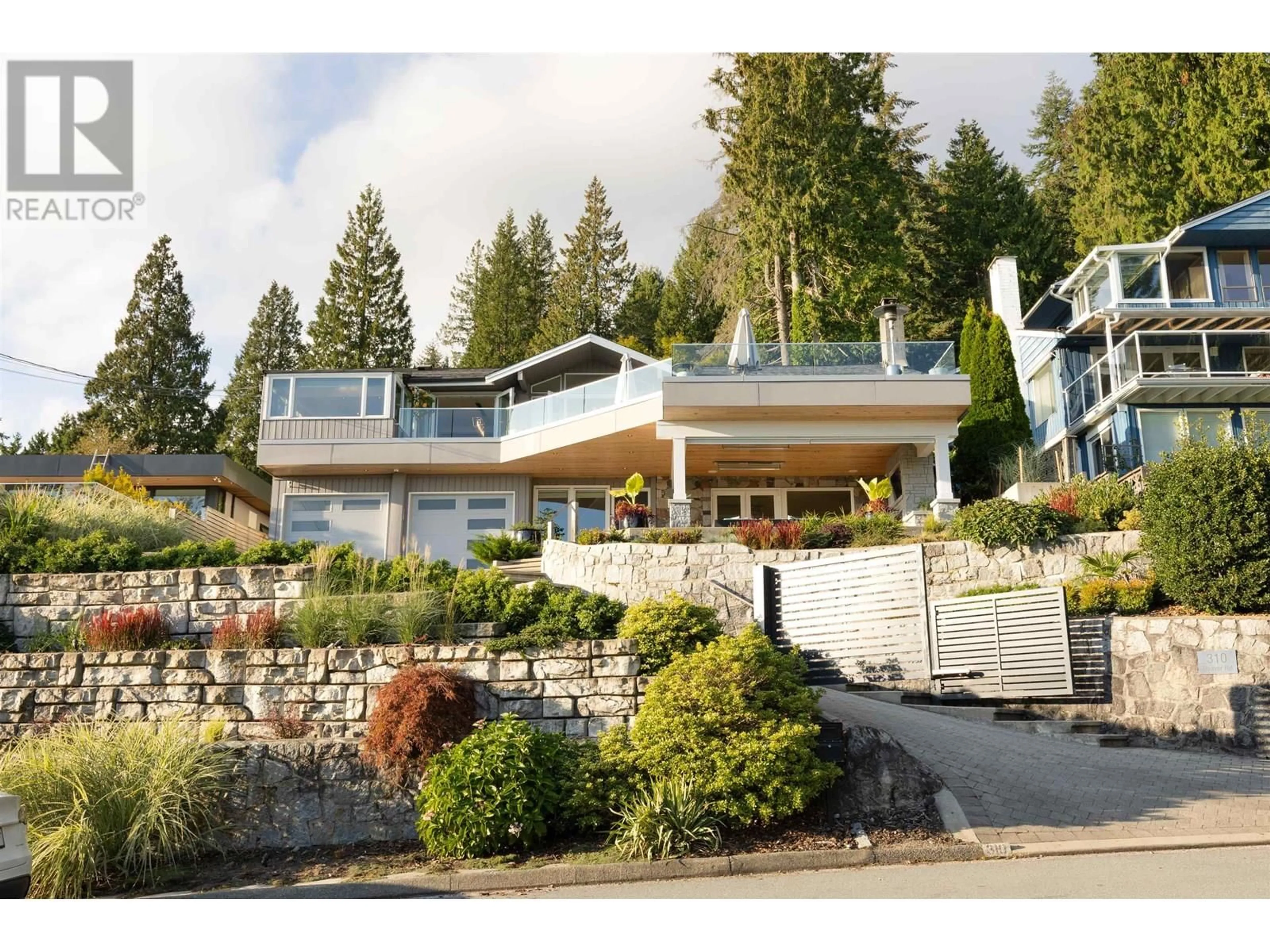 Home with vinyl exterior material, mountain view for 310 BEAVER ROAD, North Vancouver British Columbia V7N3H6