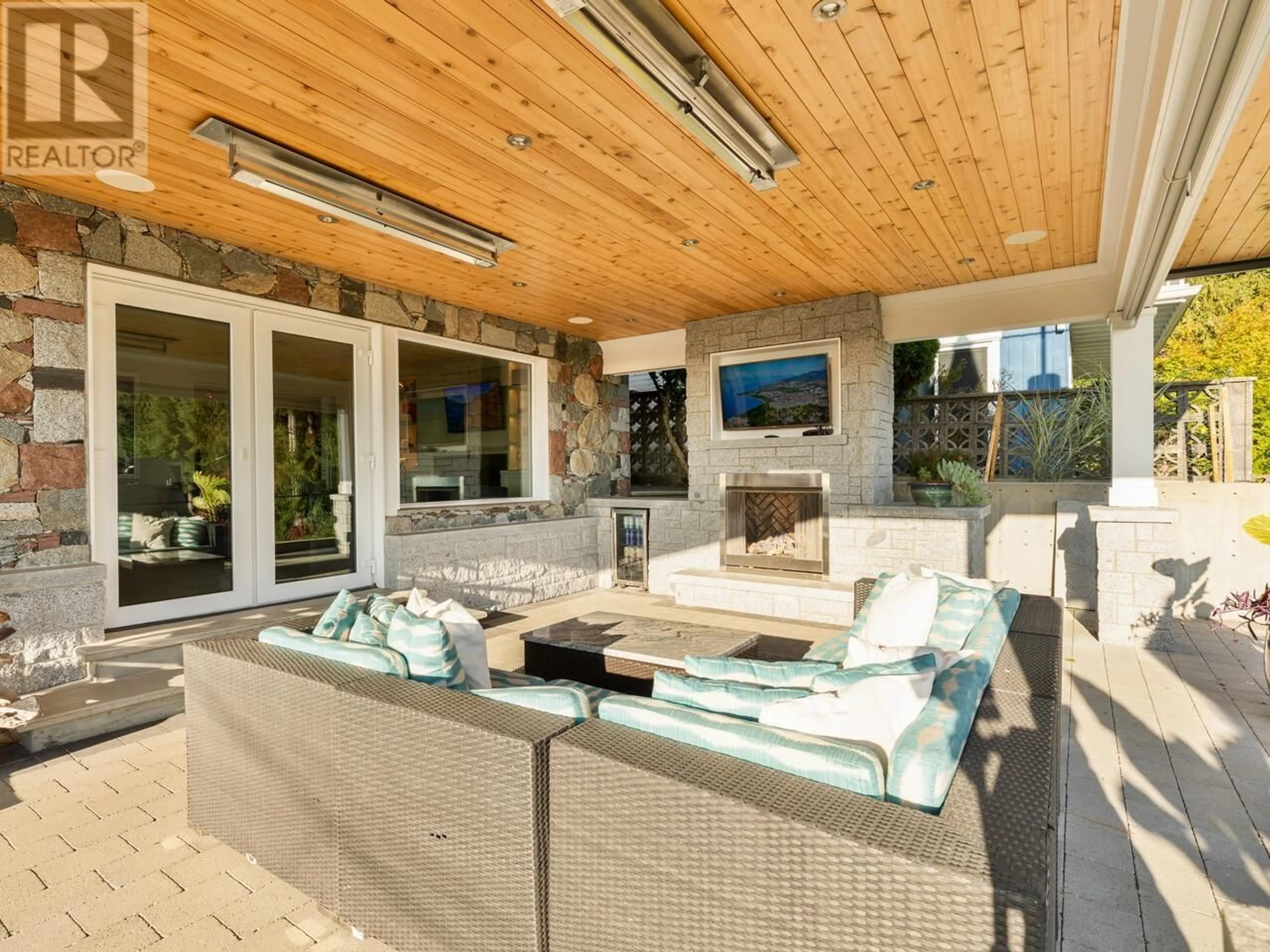 Patio, unknown for 310 BEAVER ROAD, North Vancouver British Columbia V7N3H6