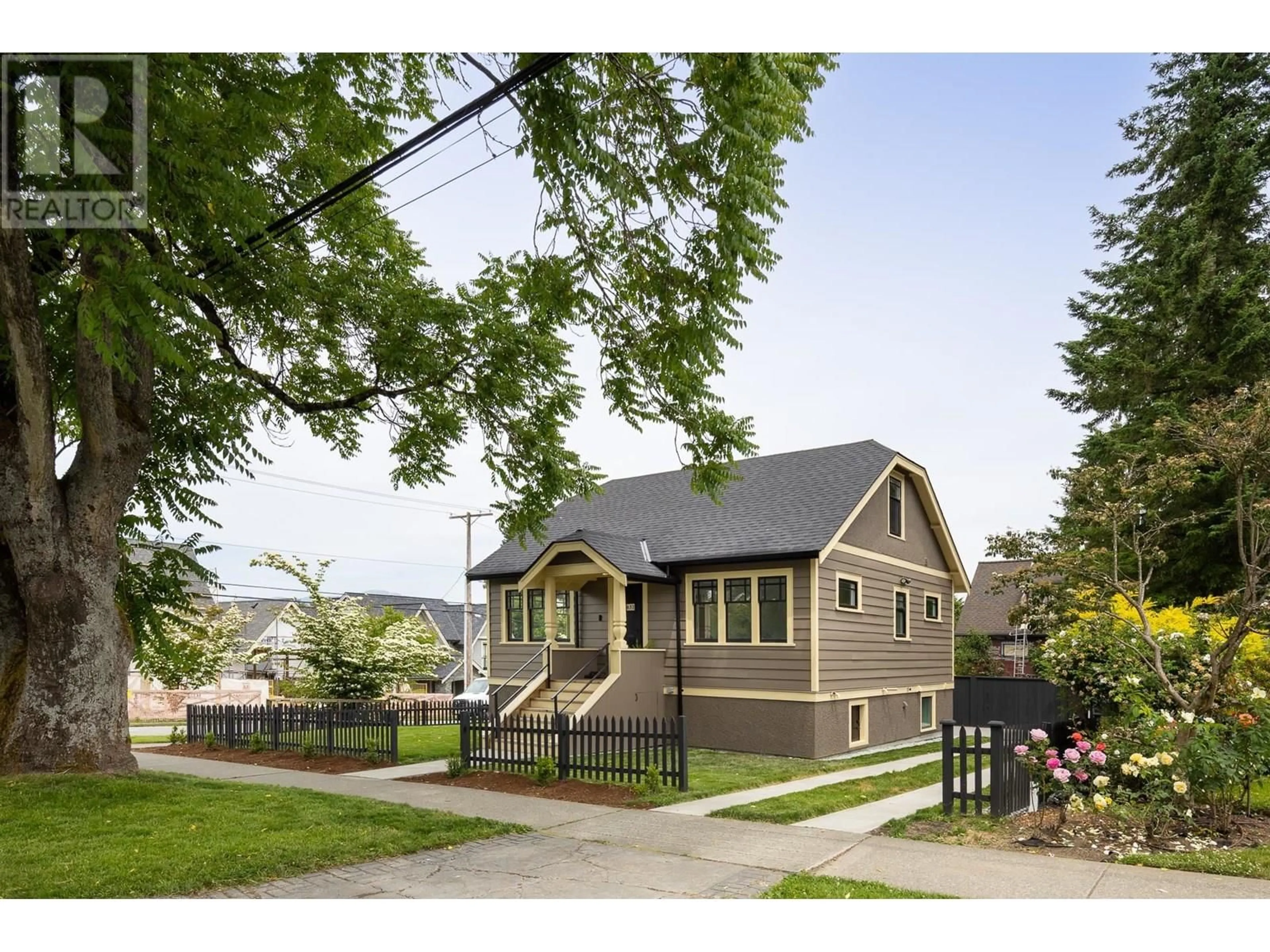 Unknown for 631 SECOND STREET, New Westminster British Columbia V3L2M6