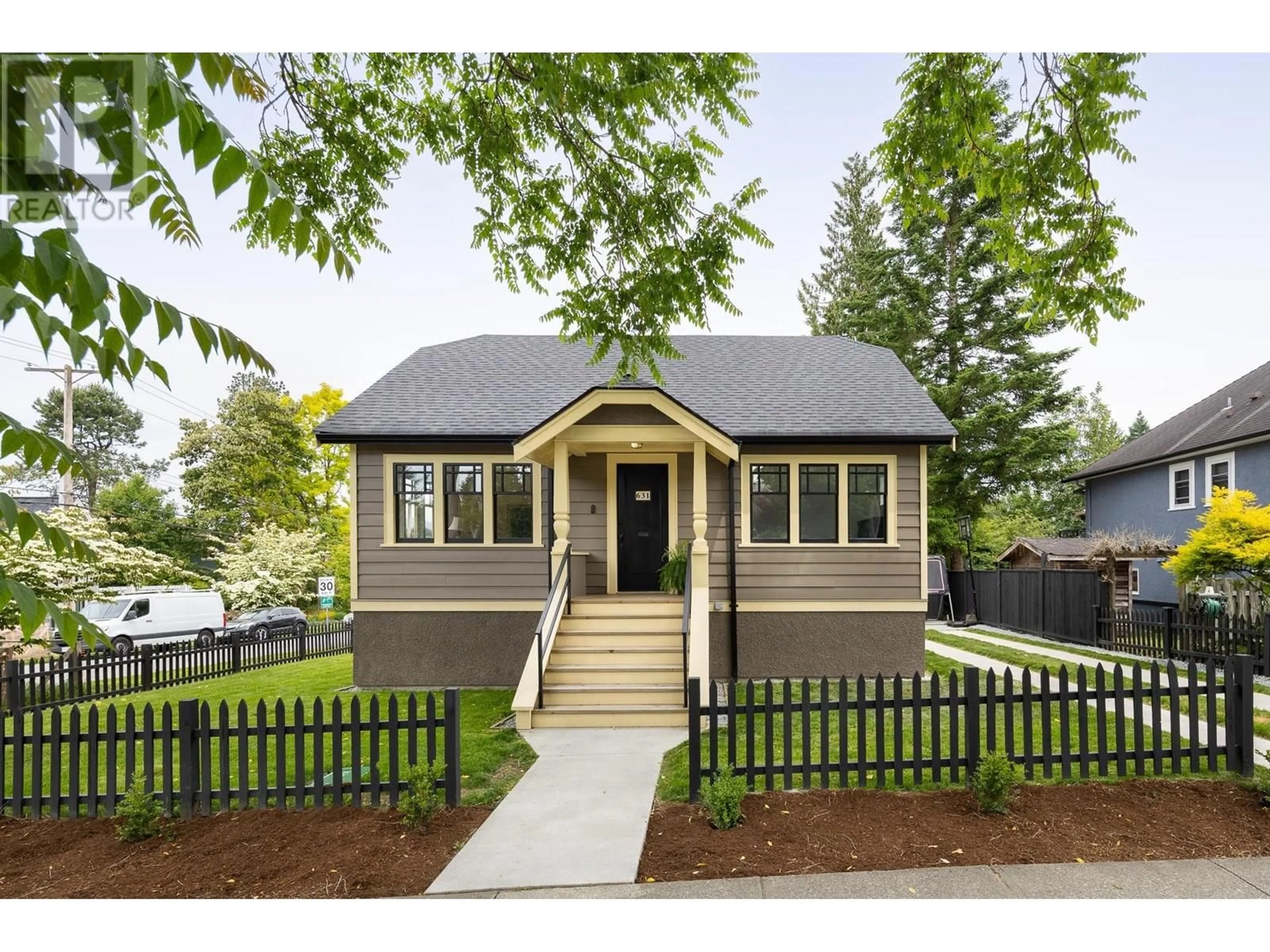 Home with vinyl exterior material, street for 631 SECOND STREET, New Westminster British Columbia V3L2M6
