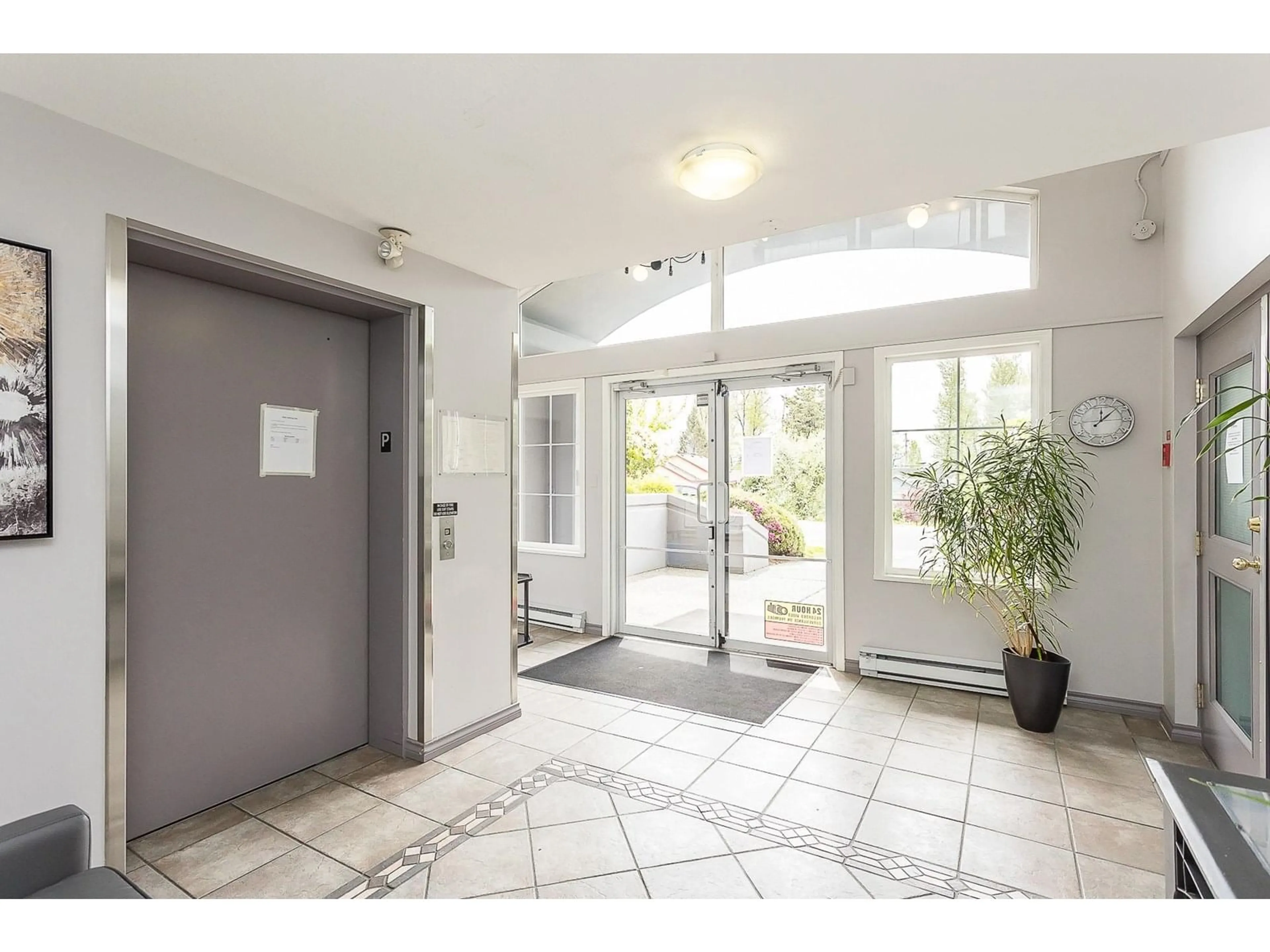 Indoor foyer for 211 - 33599 2, Mission British Columbia V2V6J3