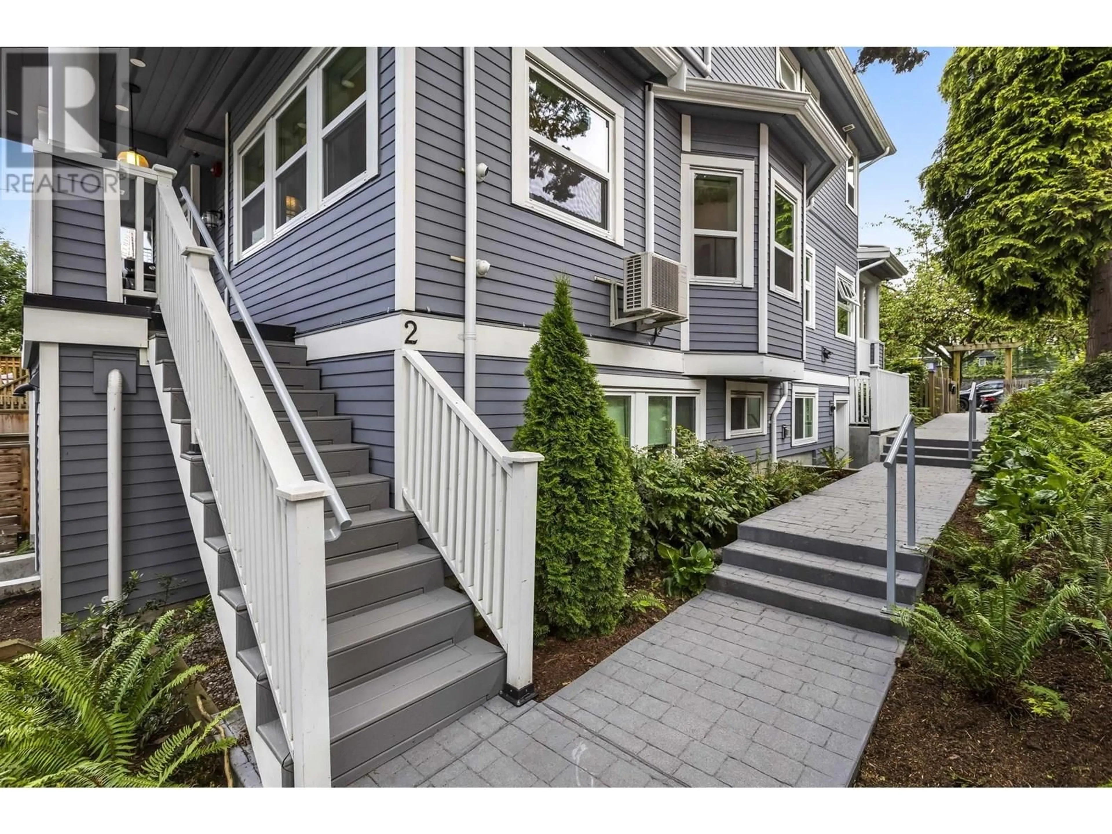 Home with vinyl exterior material, street for 2 - 487 11TH AVENUE, Vancouver British Columbia V5T2C8