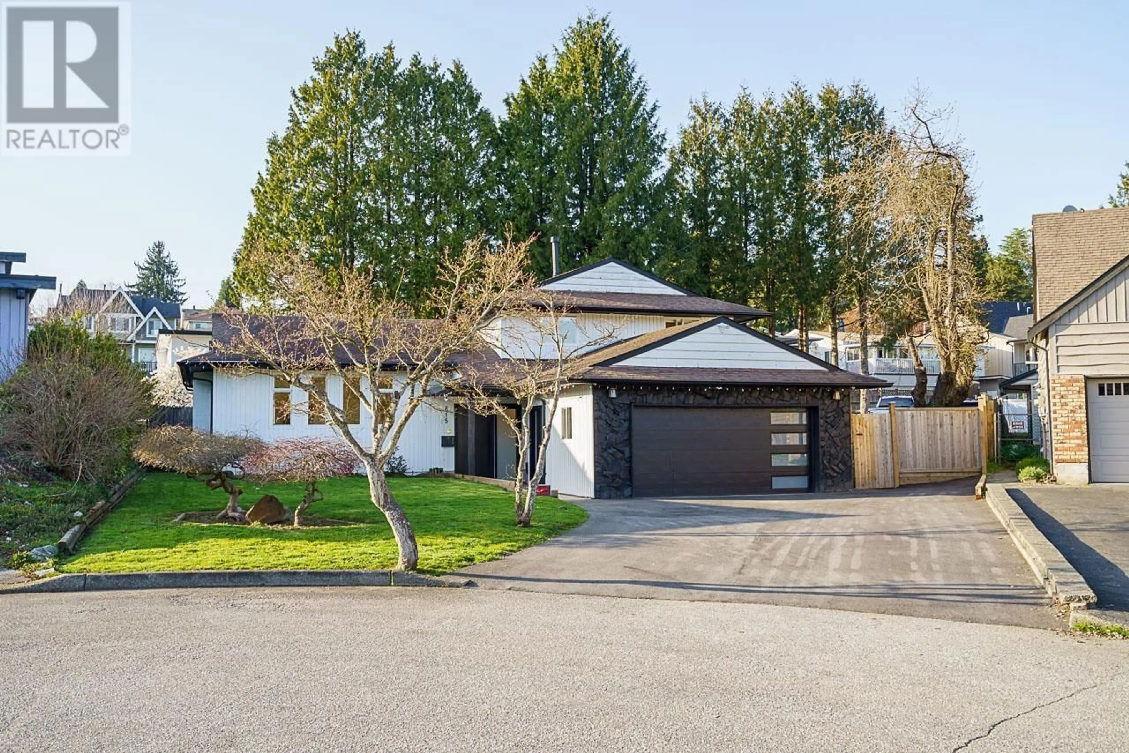 Home with vinyl exterior material, street for 615 ALLISON PLACE, New Westminster British Columbia V3L5C1