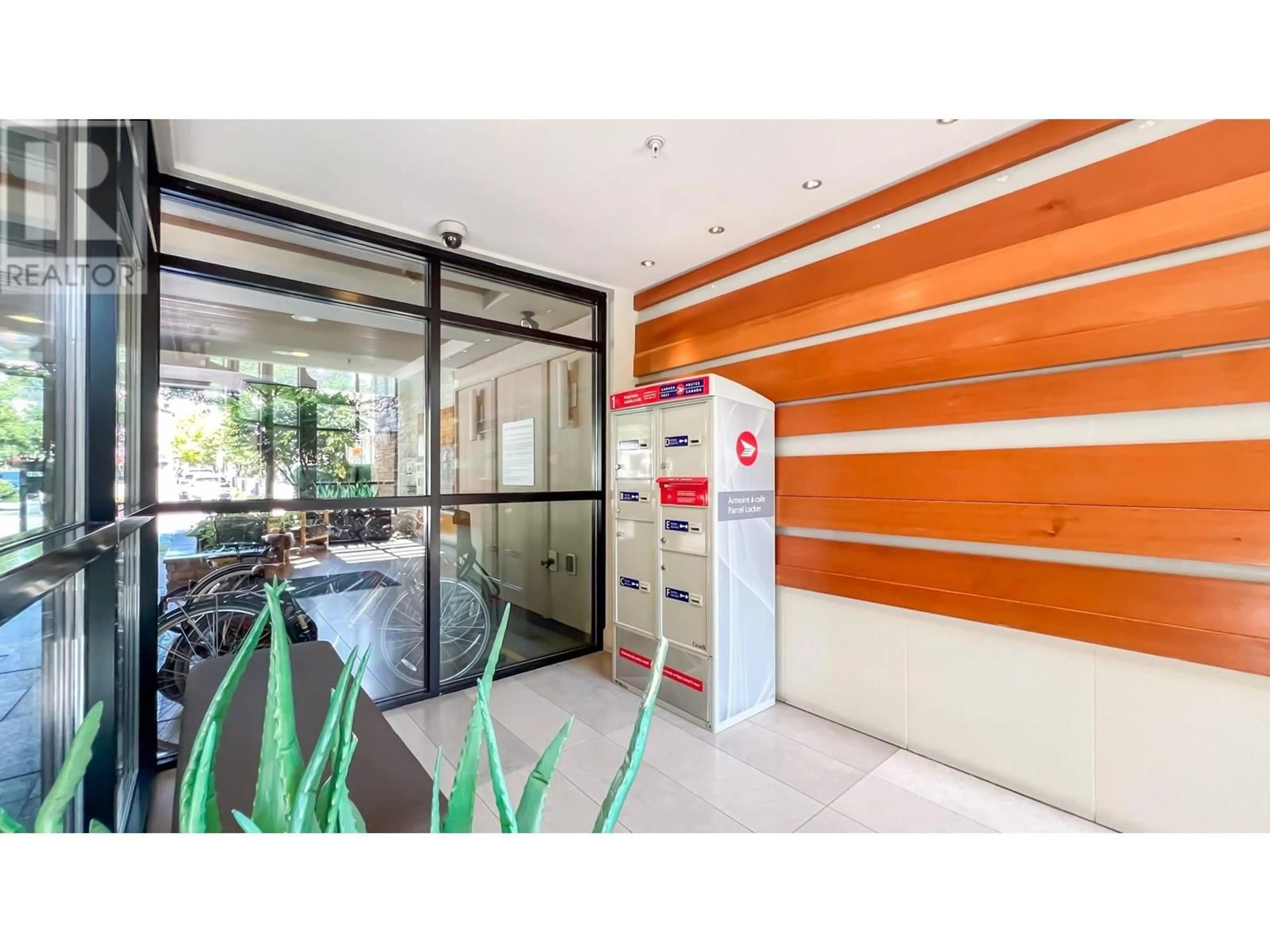 Indoor foyer for 213 - 5928 BIRNEY AVENUE, Vancouver British Columbia V6S0B5