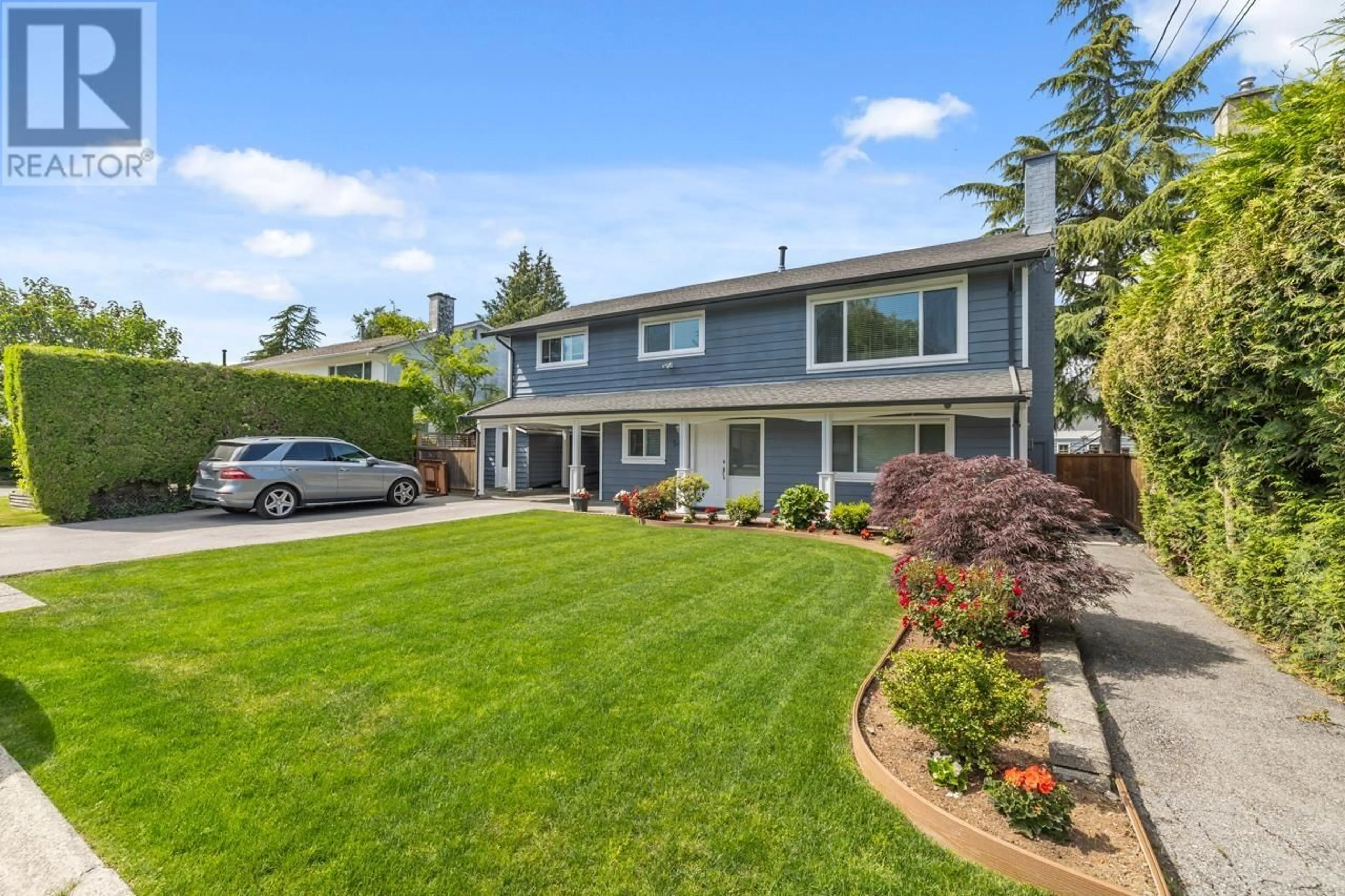 Home with vinyl exterior material, street for 5483 CHESTNUT CRESCENT, Delta British Columbia V4K1J5