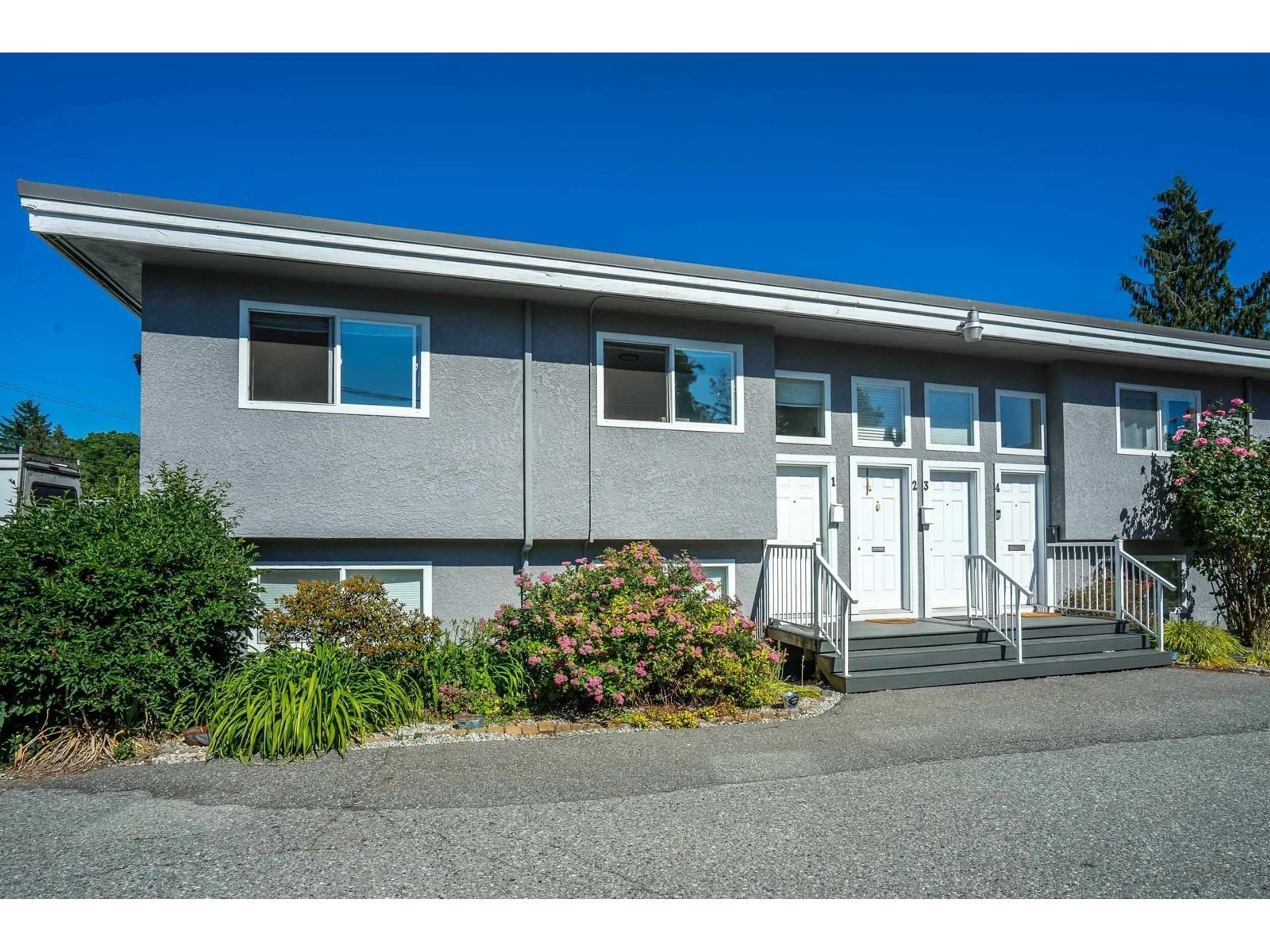 Home with vinyl exterior material, street for 1 - 33900 MAYFAIR, Abbotsford British Columbia V2S1R2