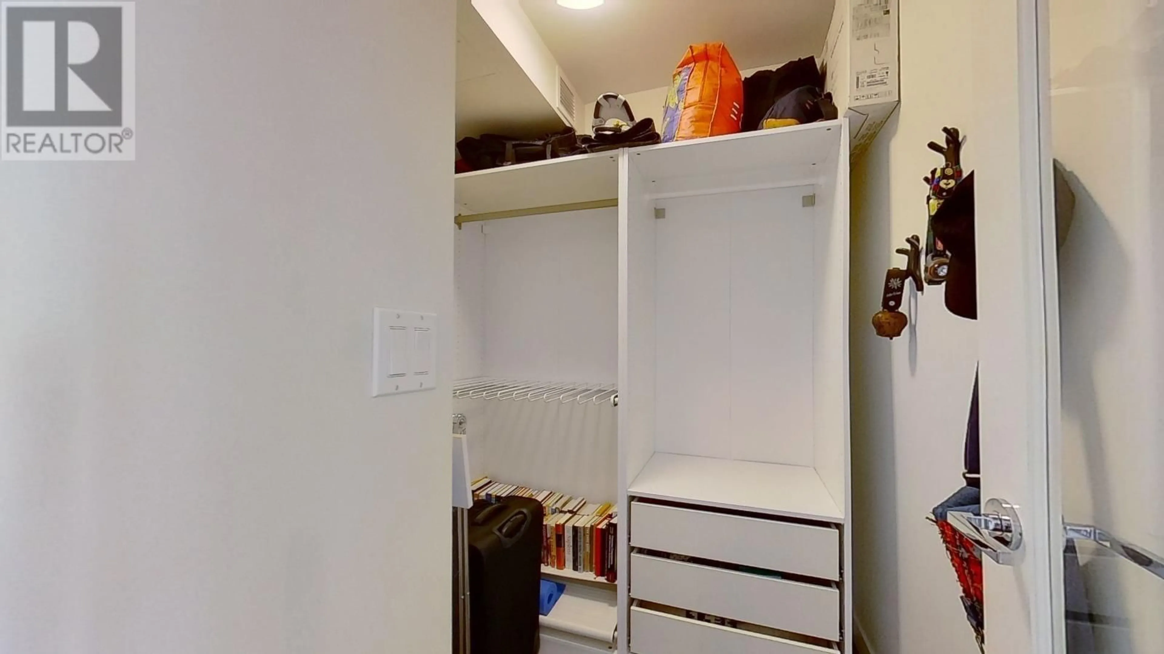 Storage room or clothes room or walk-in closet for 1001 - 6588 NELSON AVENUE, Burnaby British Columbia V5H0E8