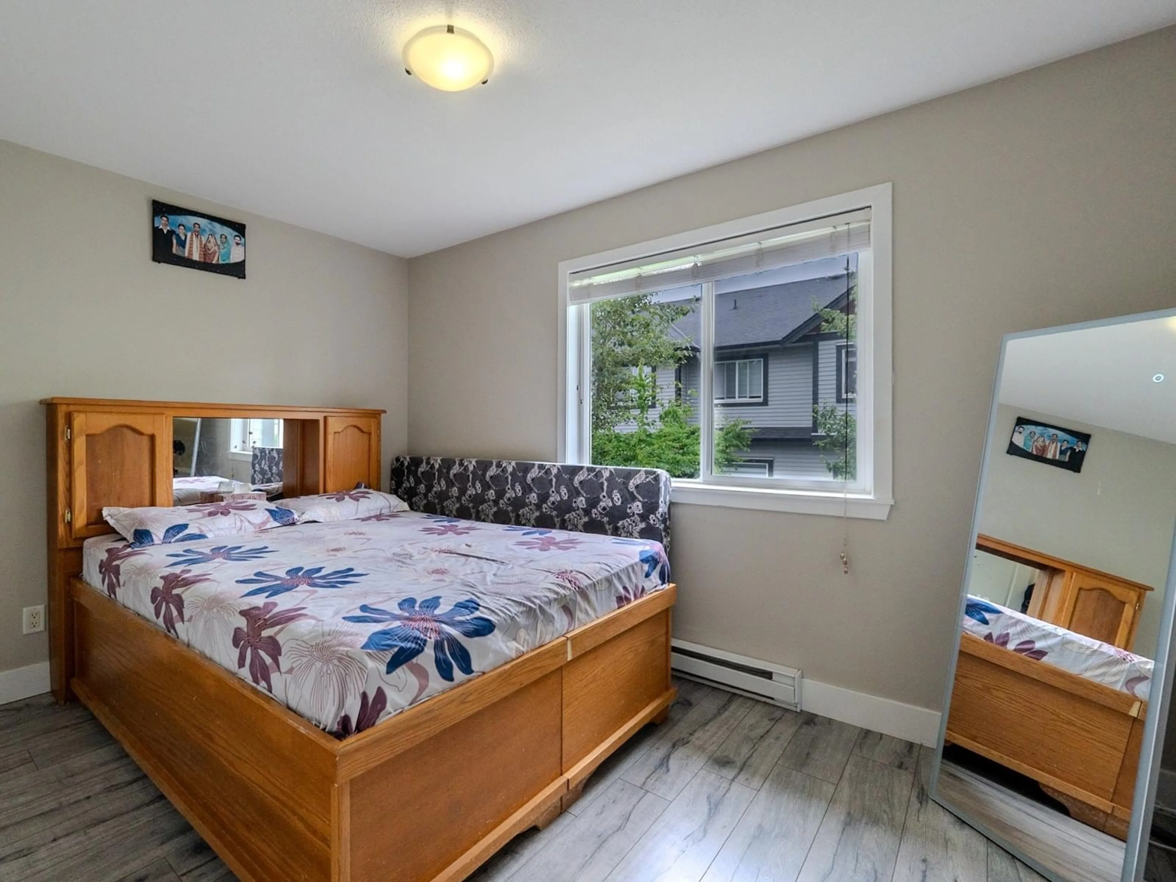 Bedroom with bed, wood/laminate floor for 25 - 31235 UPPER MACLURE, Abbotsford British Columbia V2T0B2