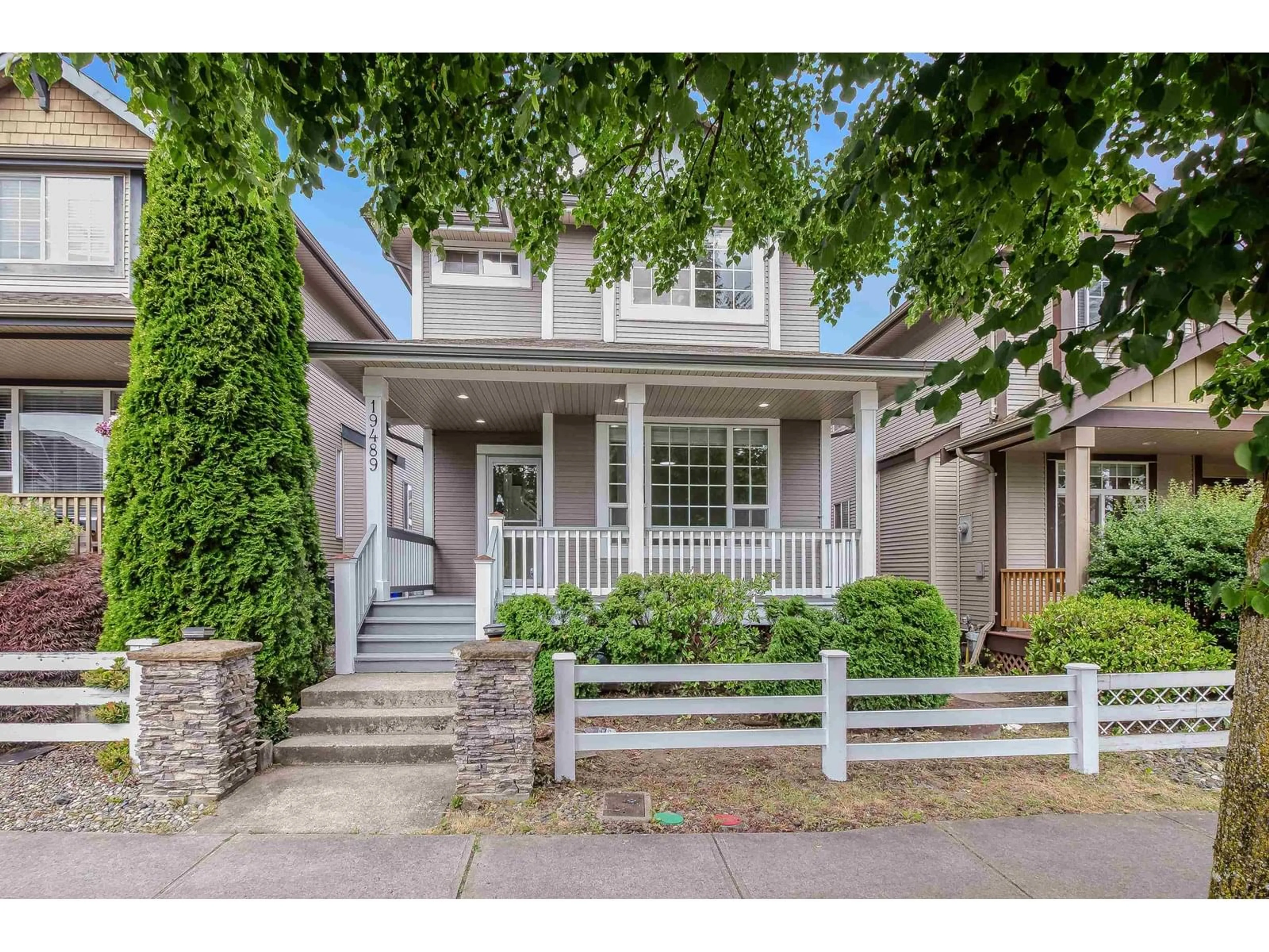 Home with vinyl exterior material, street for 19489 66, Surrey British Columbia V4N0C3