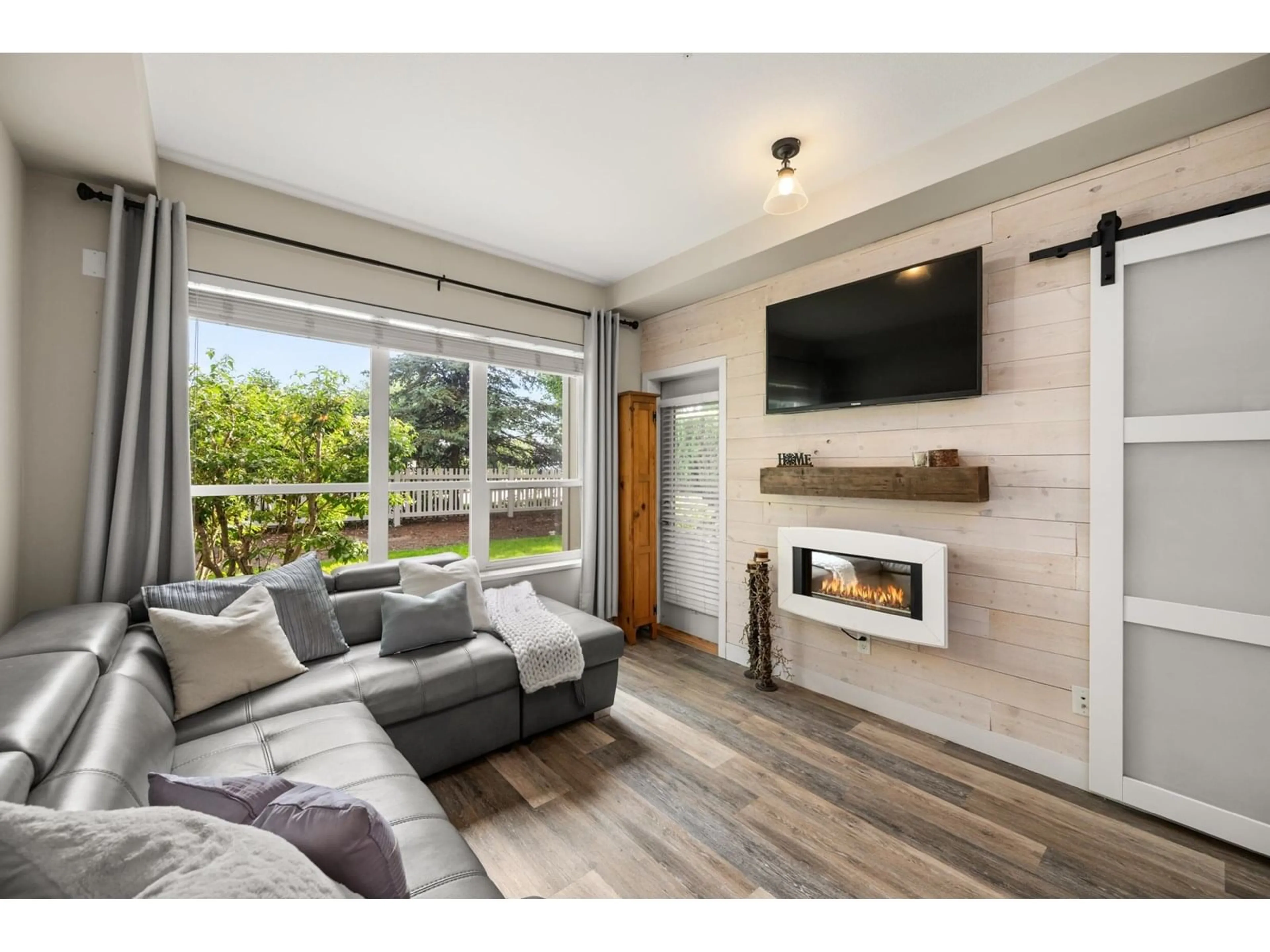 Living room with furniture, wood/laminate floor for 104 - 6440 194, Surrey British Columbia V4N6J7