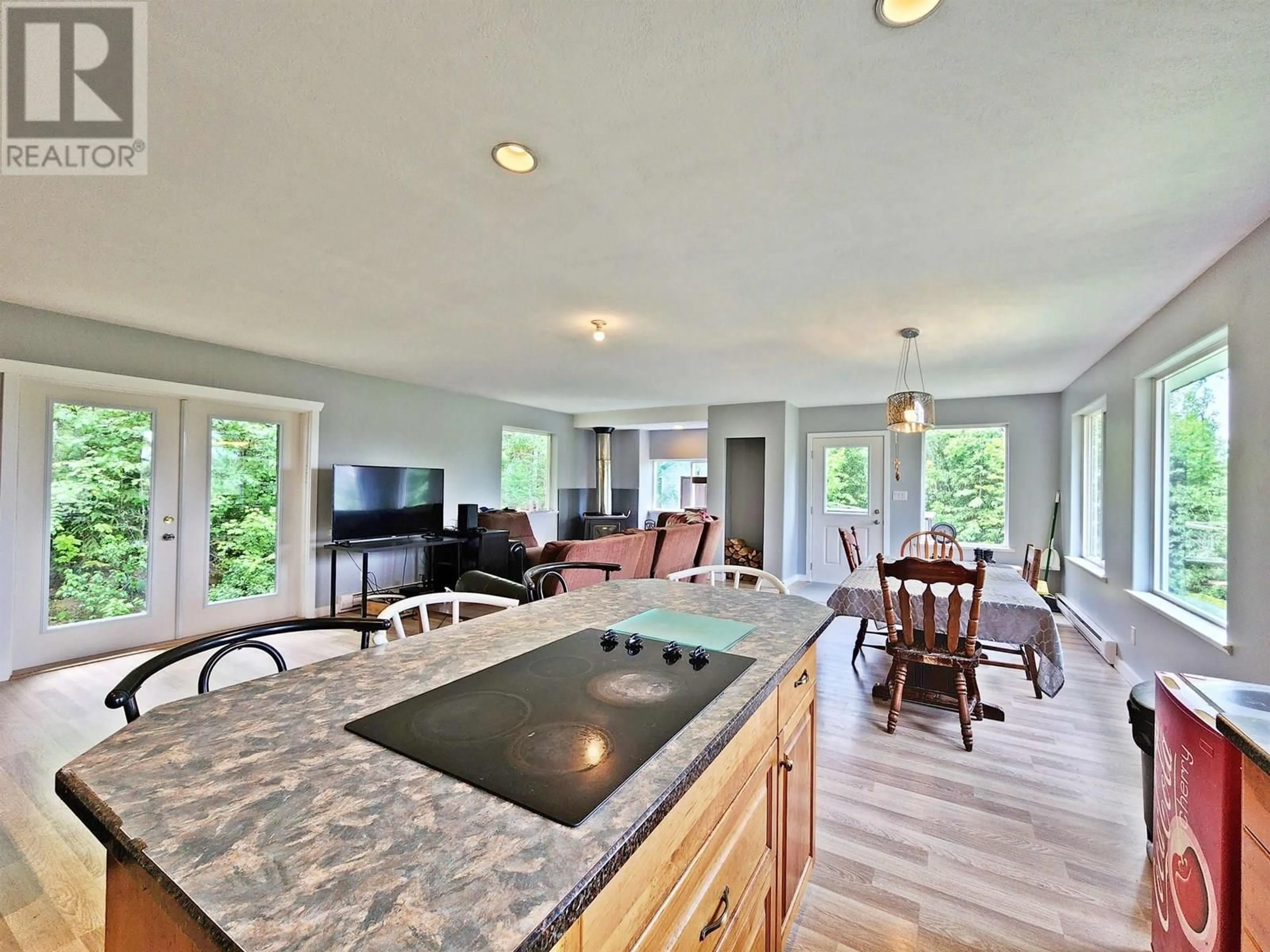 Open concept kitchen, unknown for 1392 WEST FRASER ROAD, Quesnel British Columbia V2J6J1