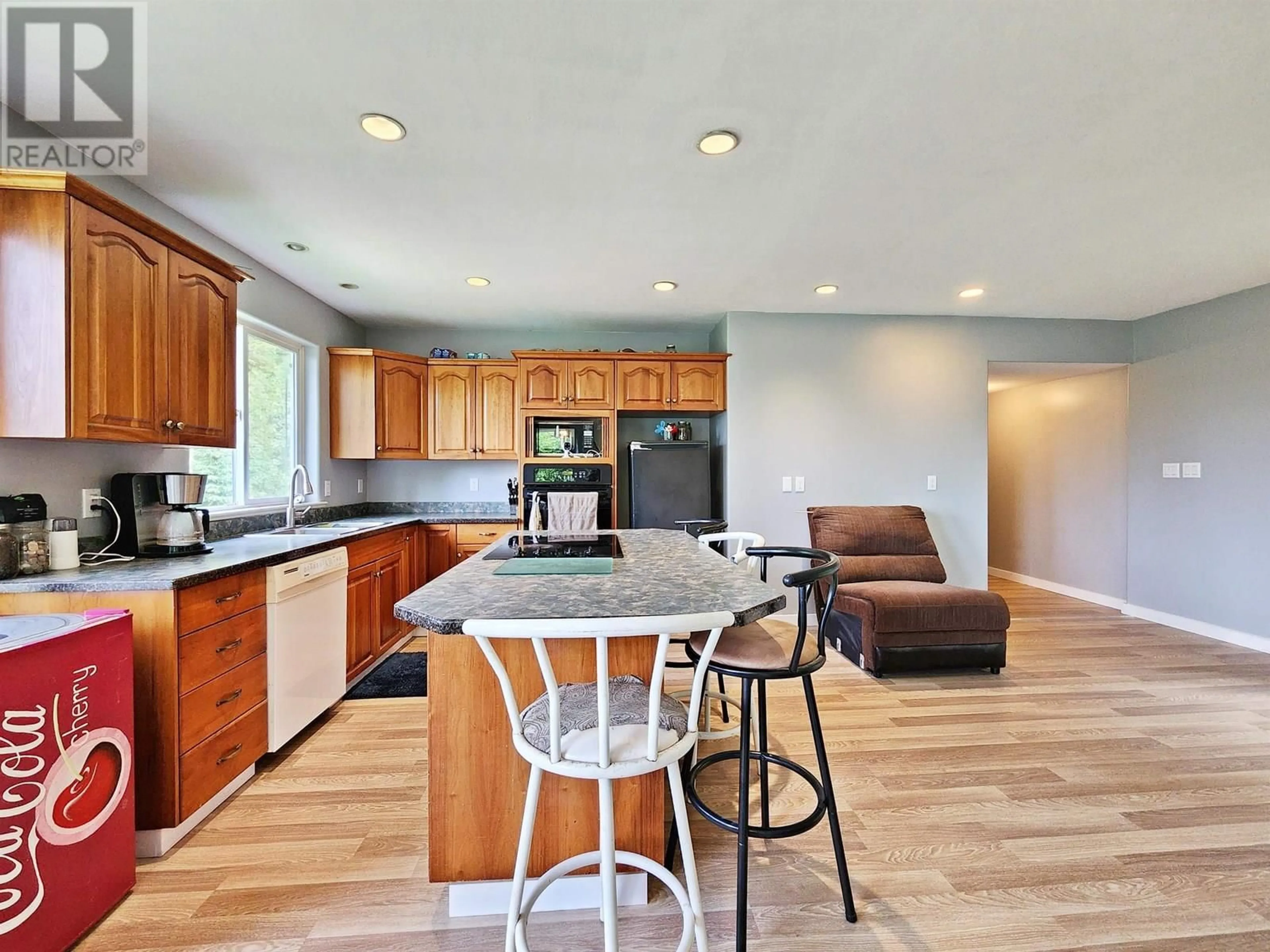 Open concept kitchen, unknown for 1392 WEST FRASER ROAD, Quesnel British Columbia V2J6J1