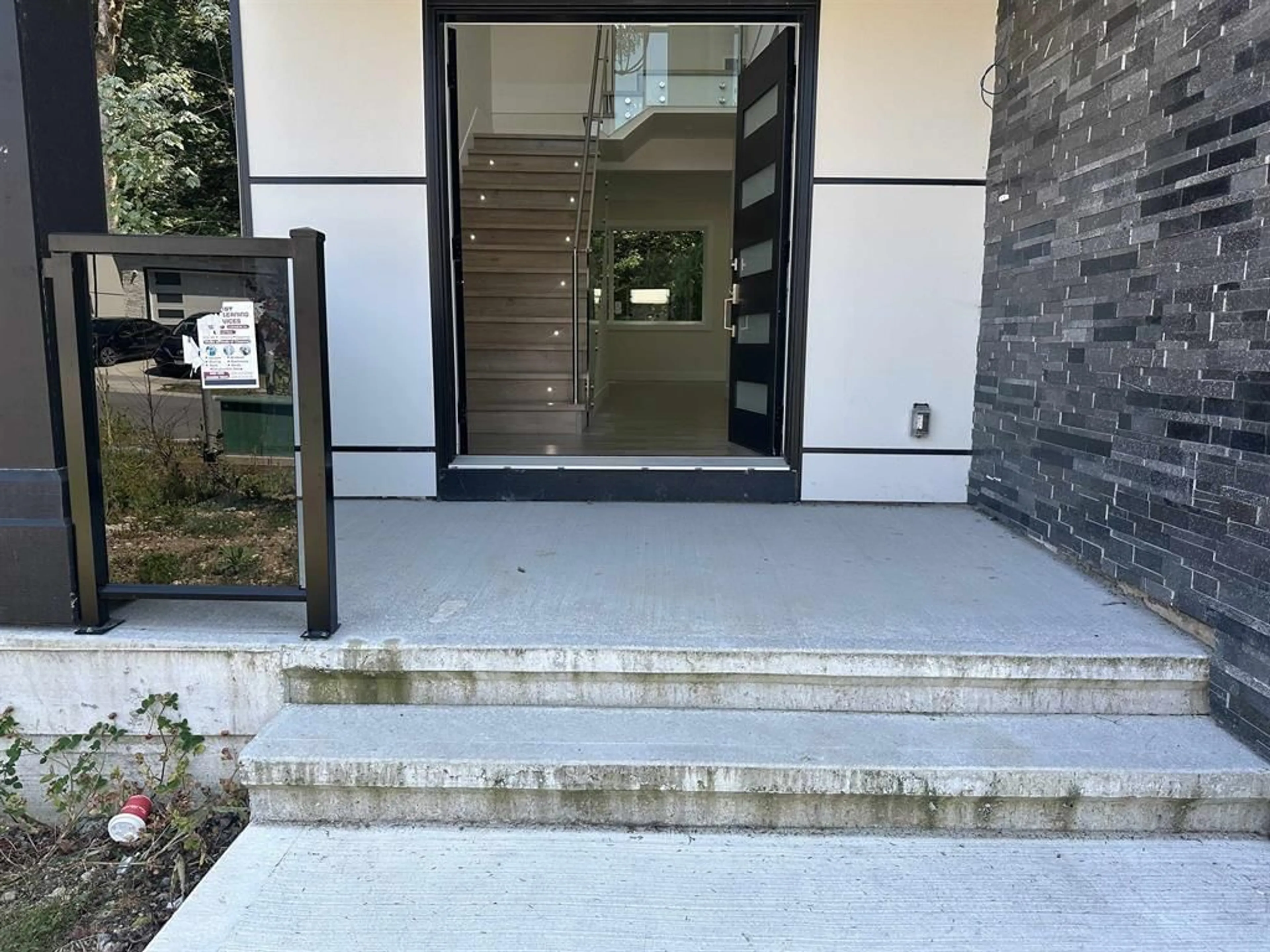 Indoor entryway for 36716 DIANNE BROOK, Abbotsford British Columbia V3G0H4